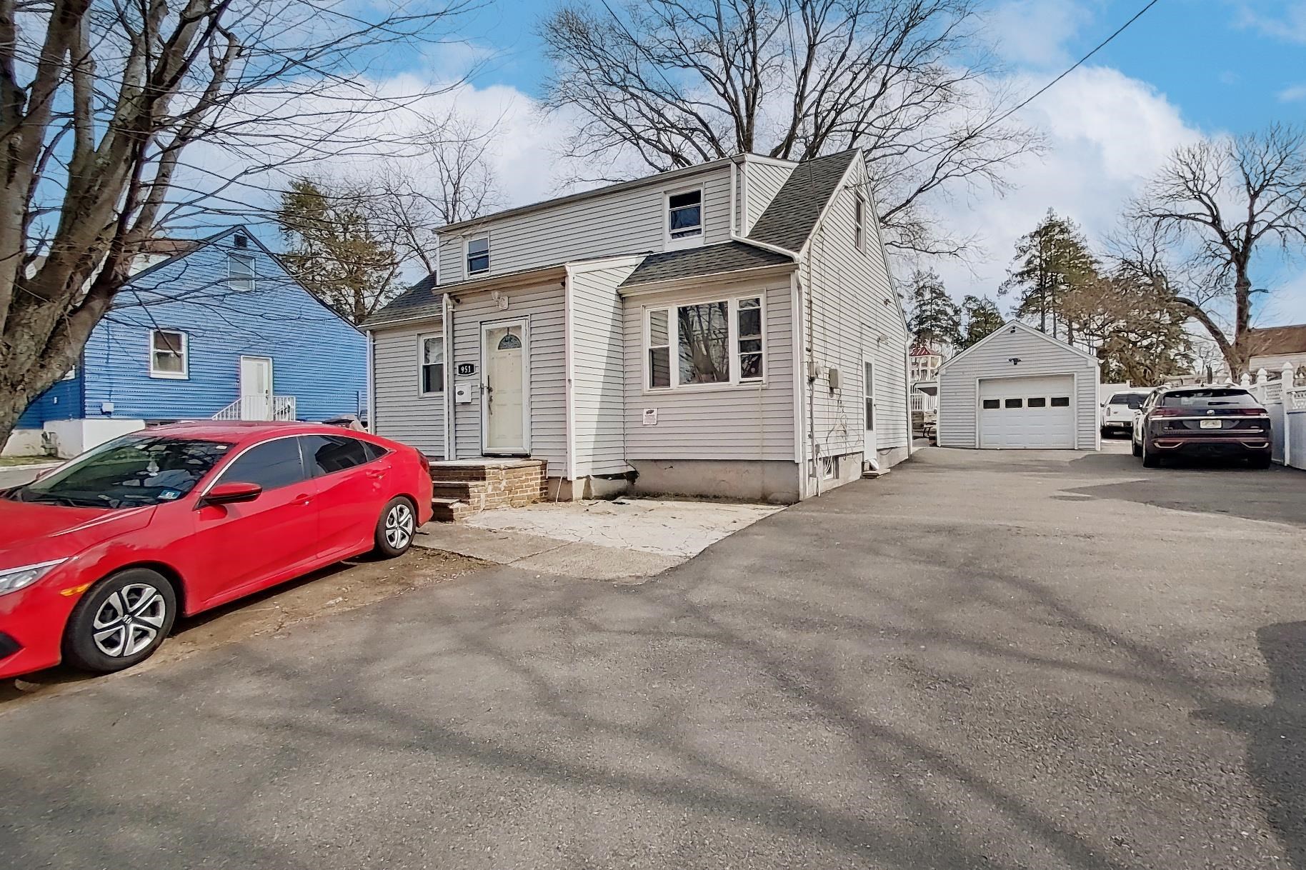 951 LIBERTY AVE - Photo 1