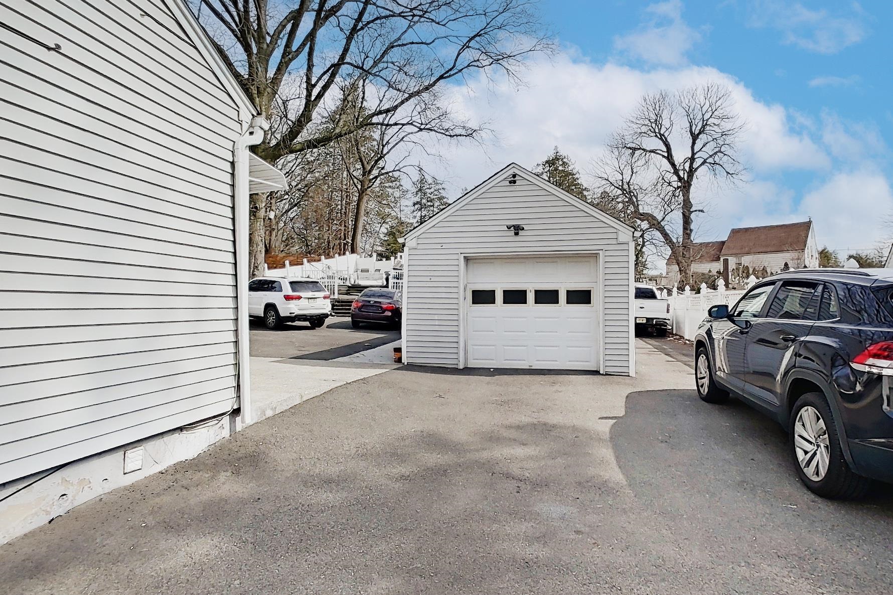 951 LIBERTY AVE - Photo 3