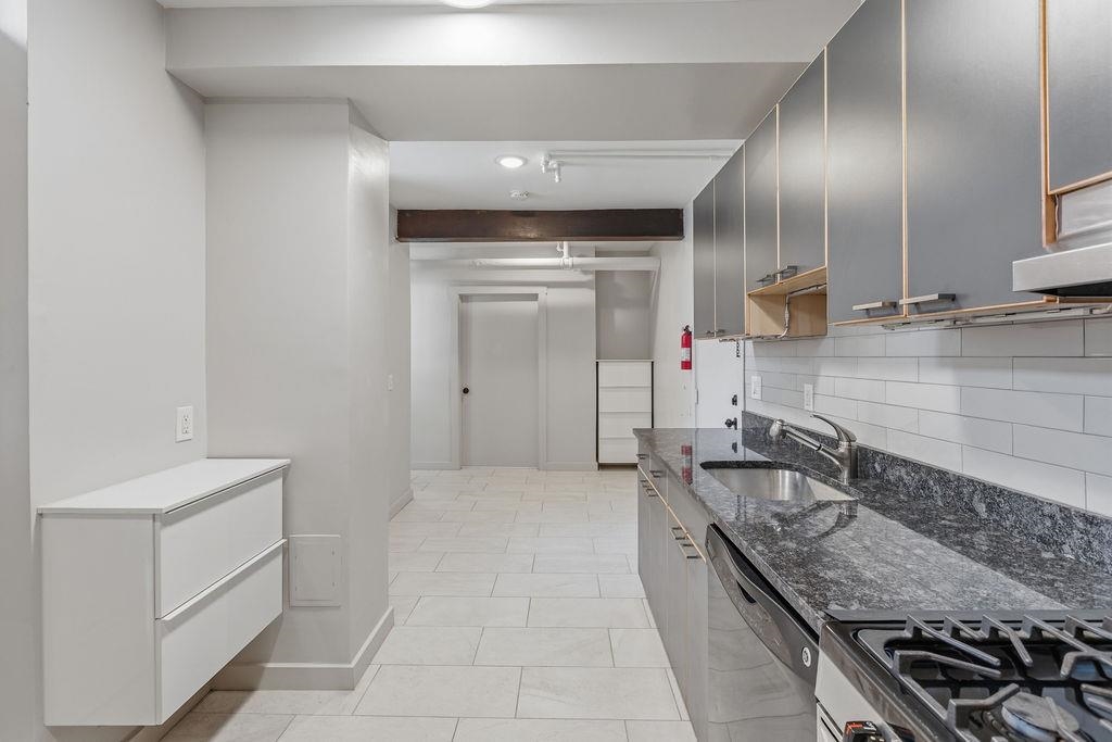 50 RESERVOIR AVE - Photo 5