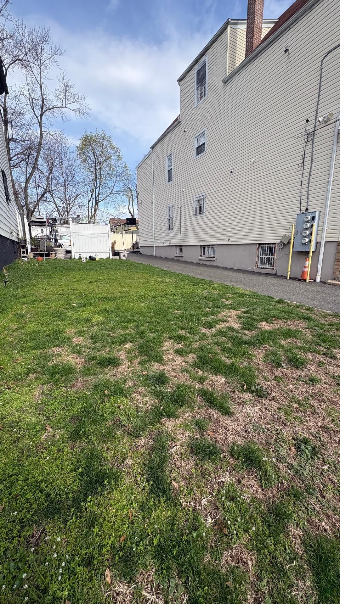 87-89 ELLIS AVE - Photo 2