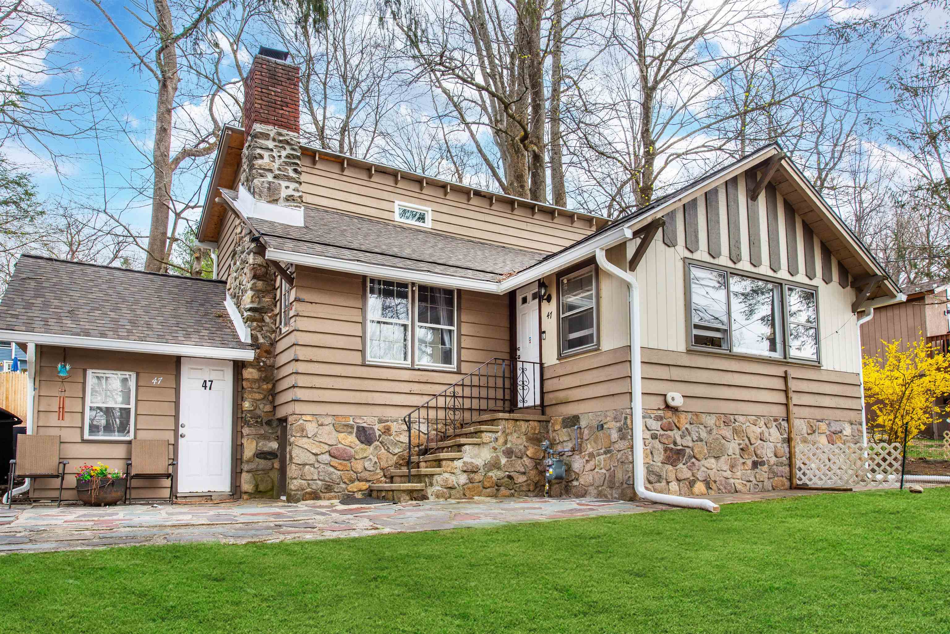 47 HILLSIDE RD