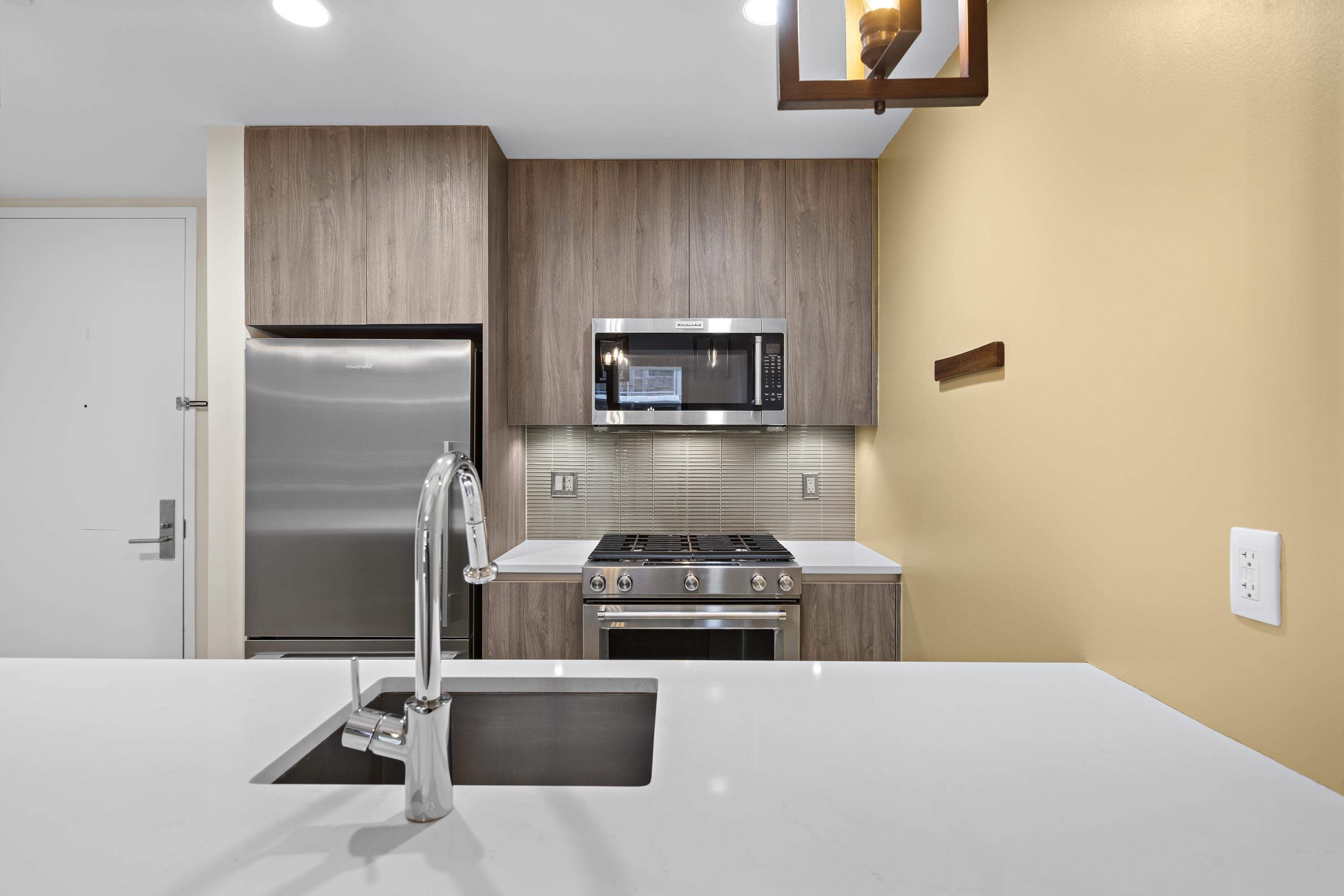 160 1ST ST #810