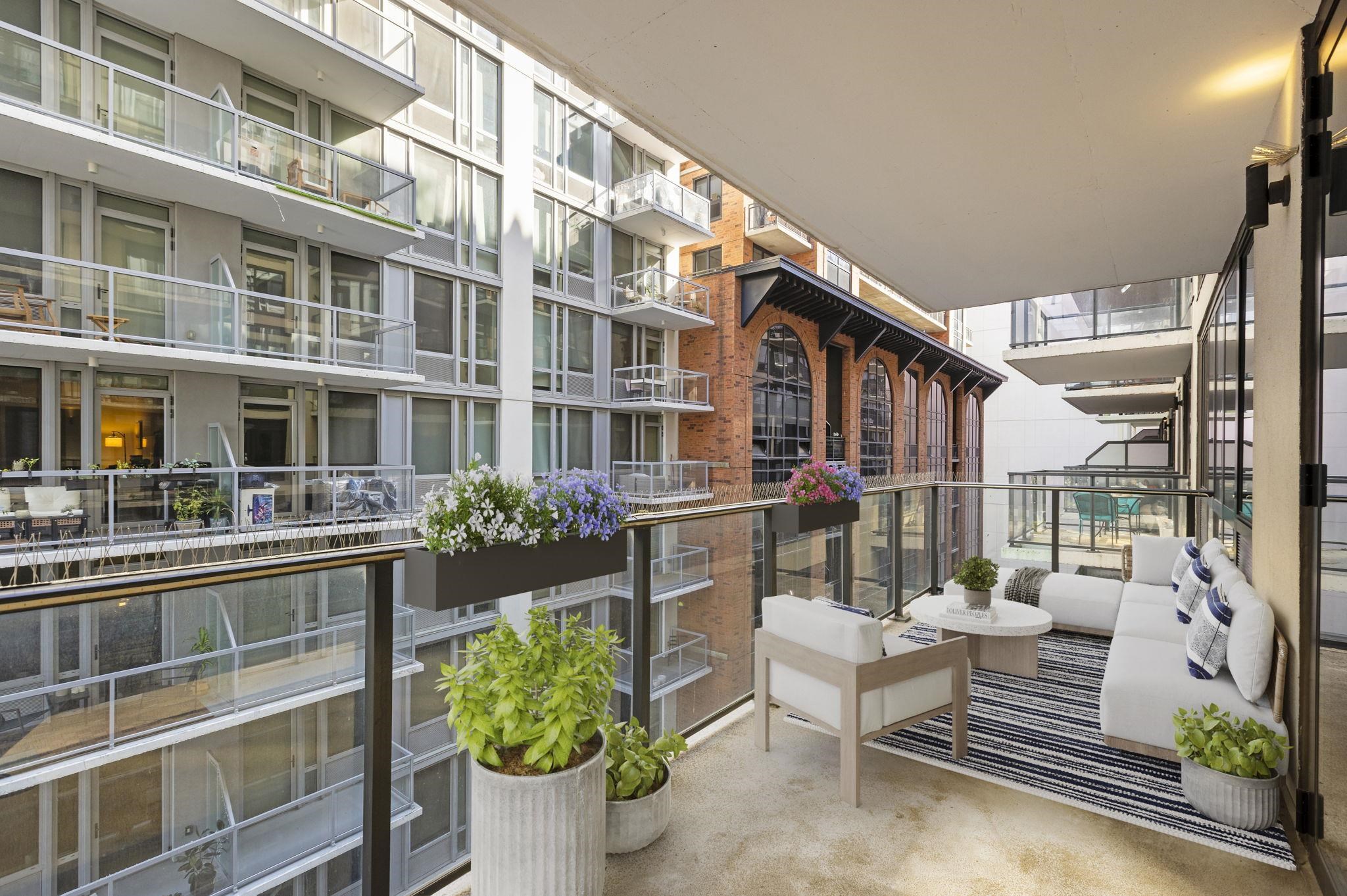 160 1ST ST #810