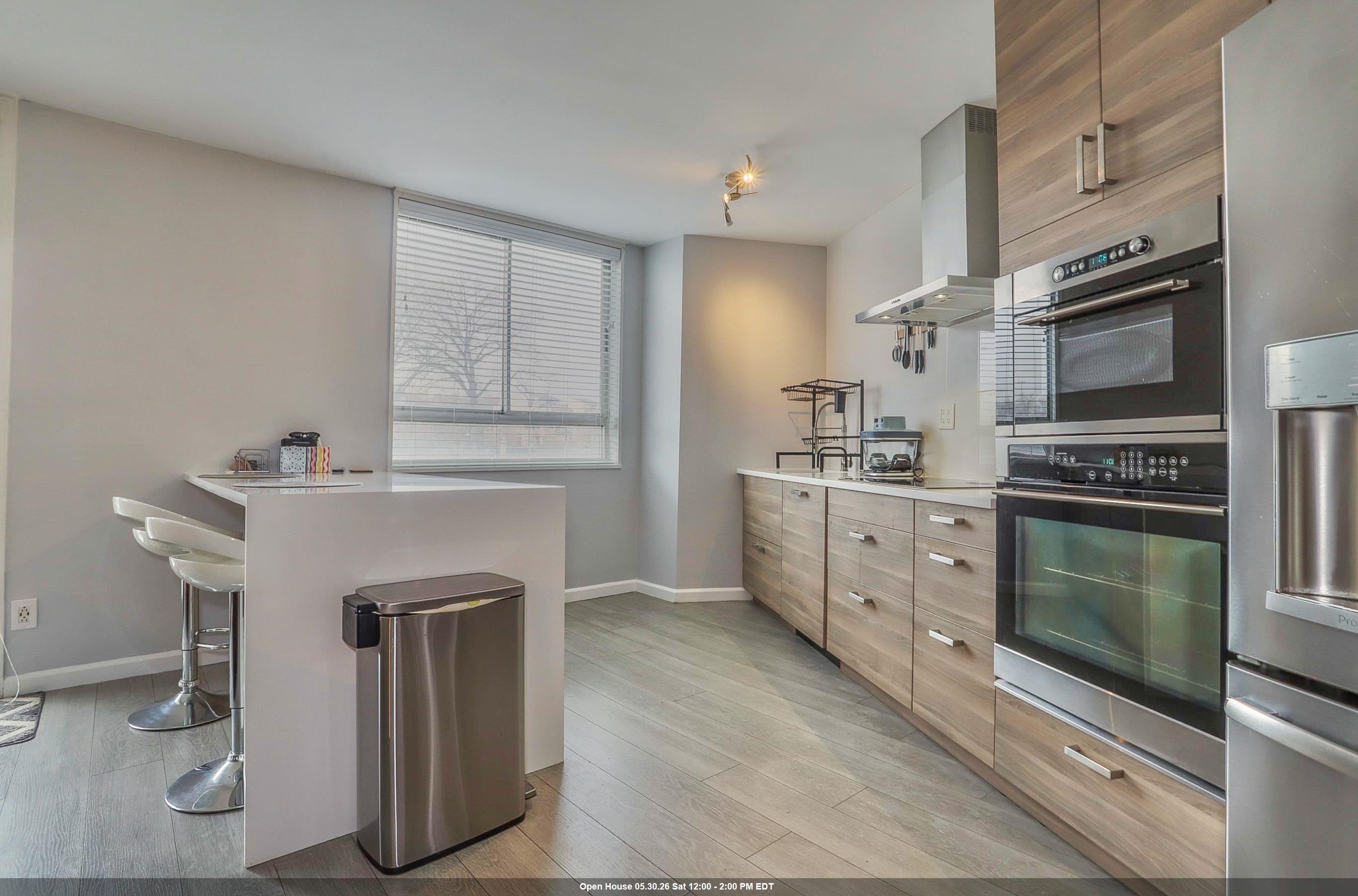 100 MANHATTAN AVE - Photo 1