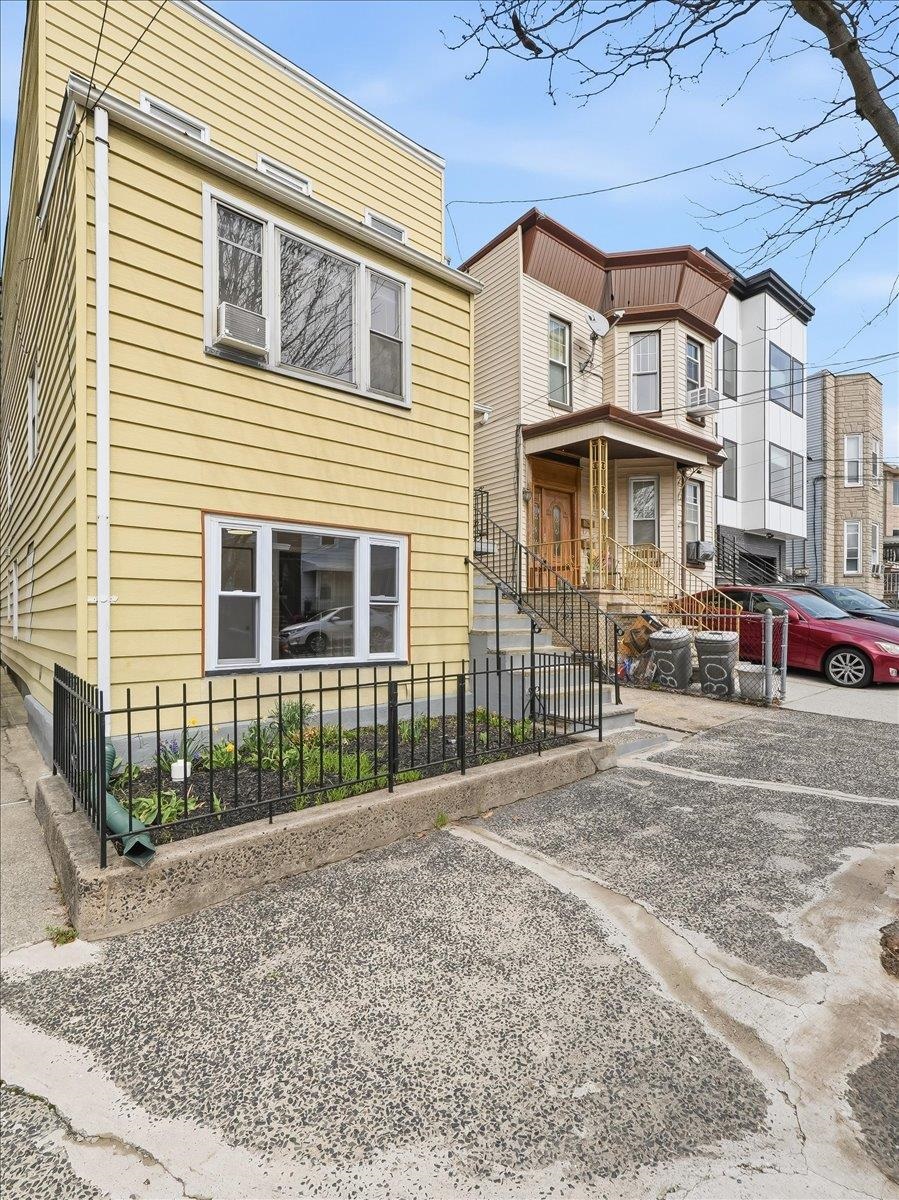 110 GRACE ST