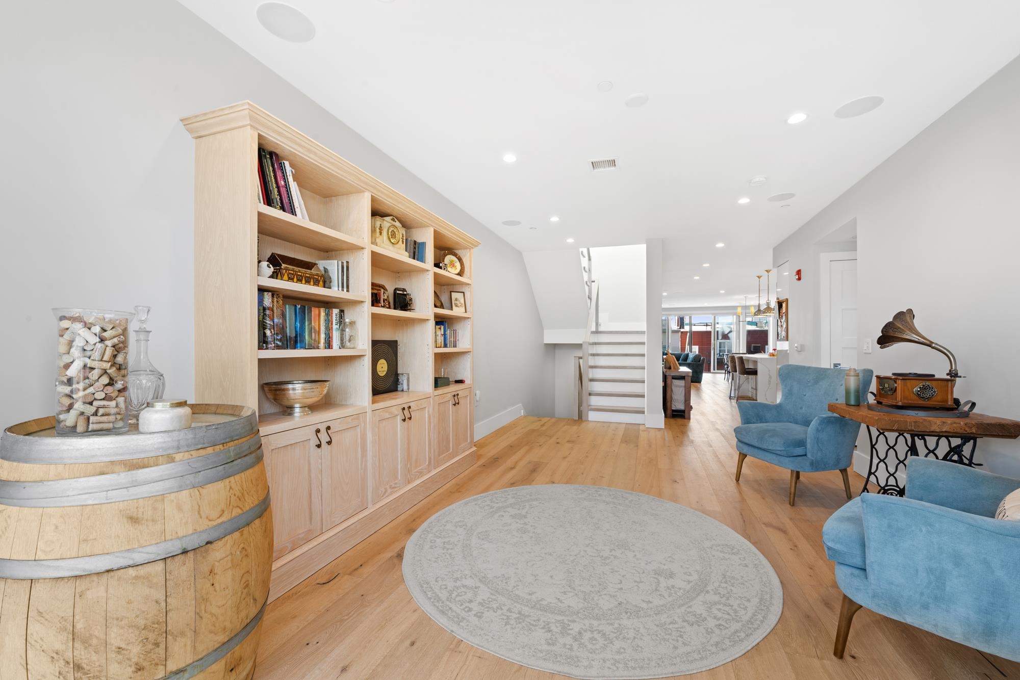 411 MONROE ST #2