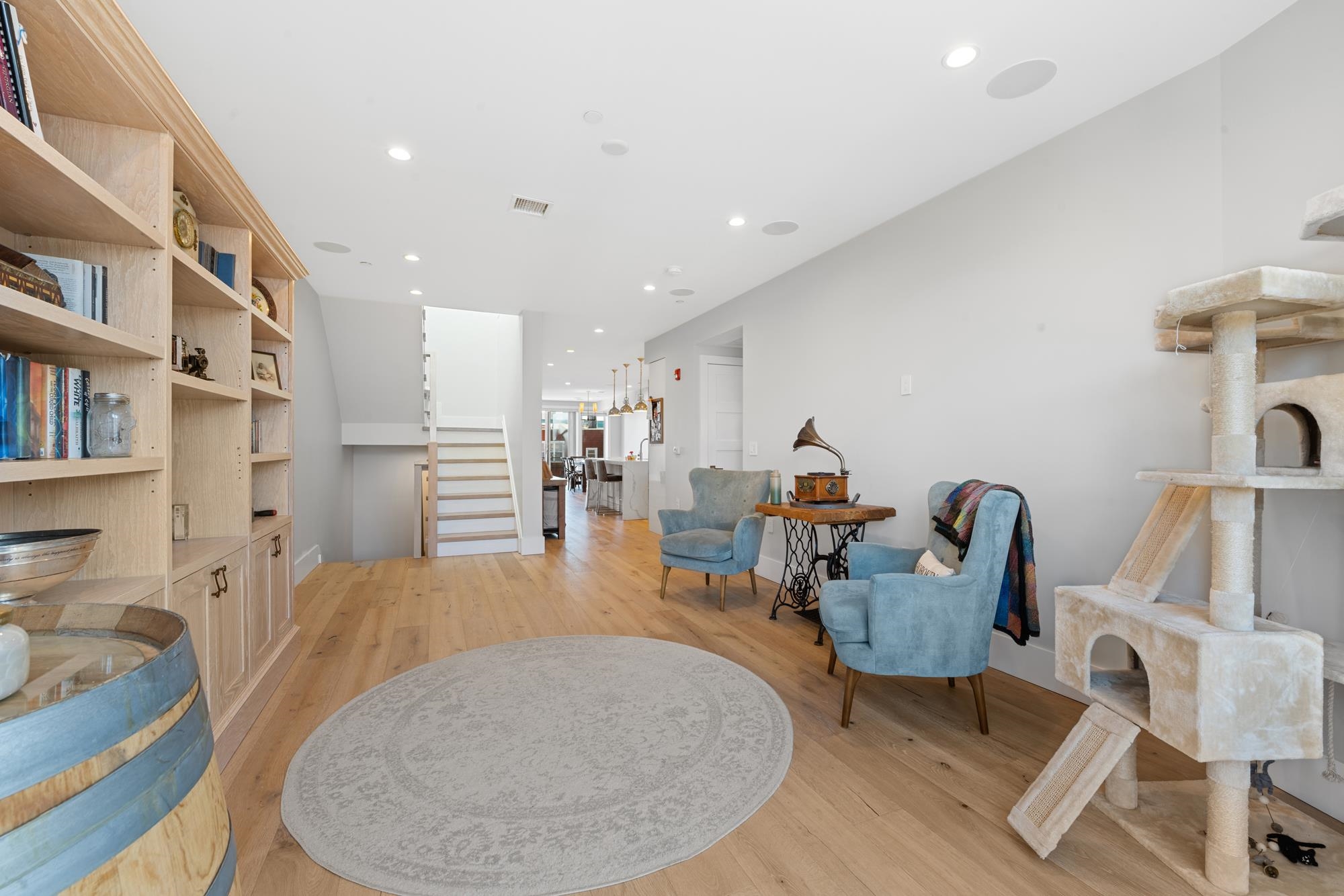 411 MONROE ST #2