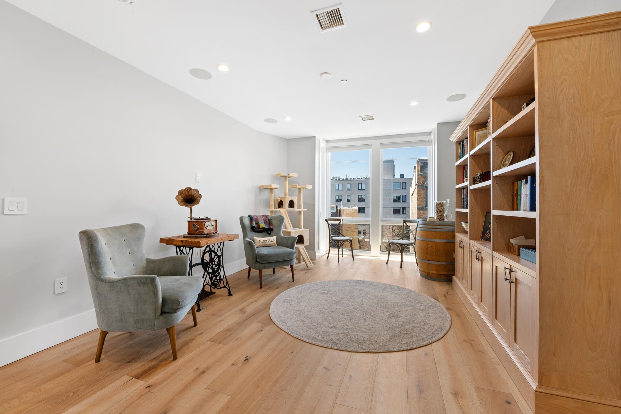 411 MONROE ST #2