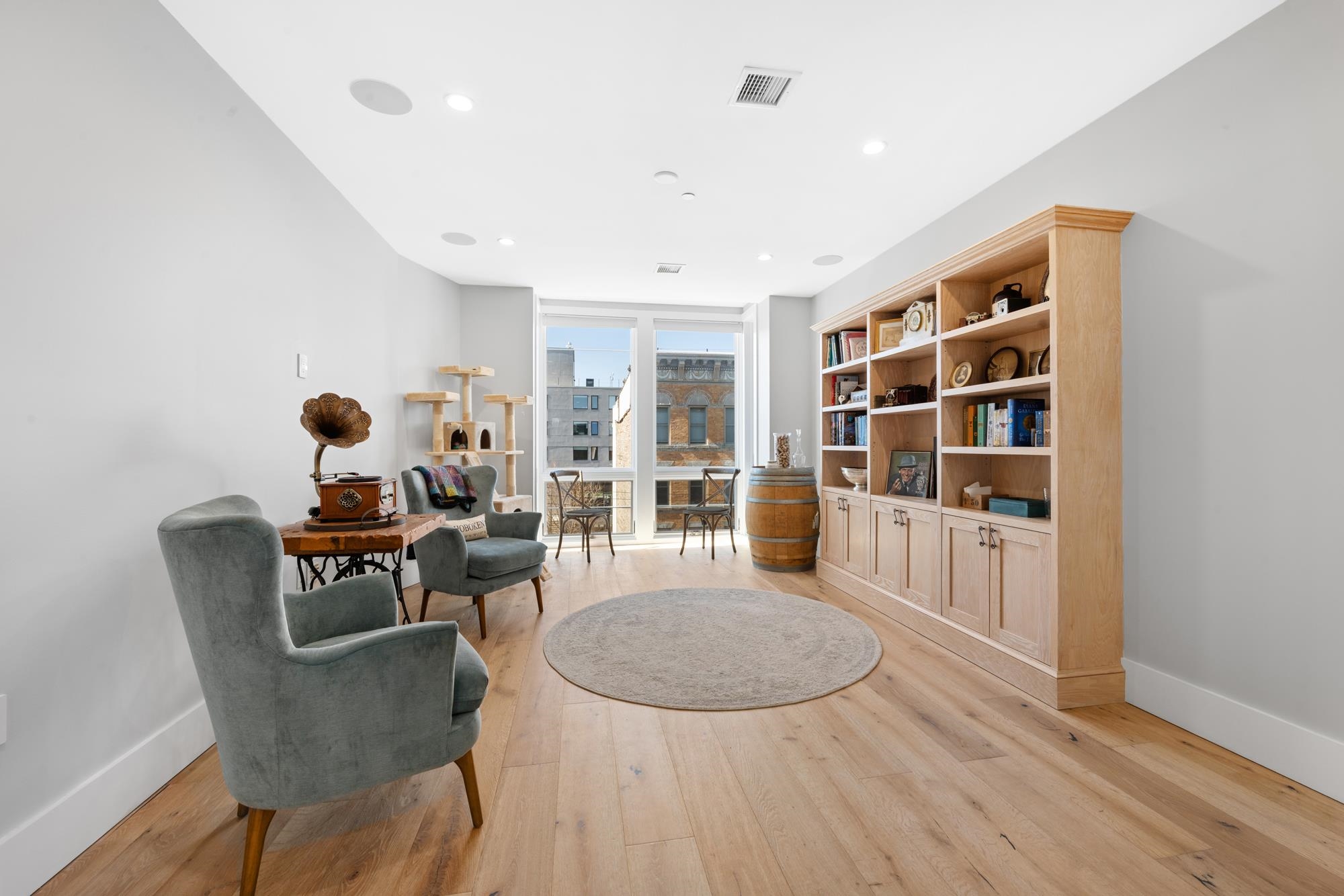 411 MONROE ST #2