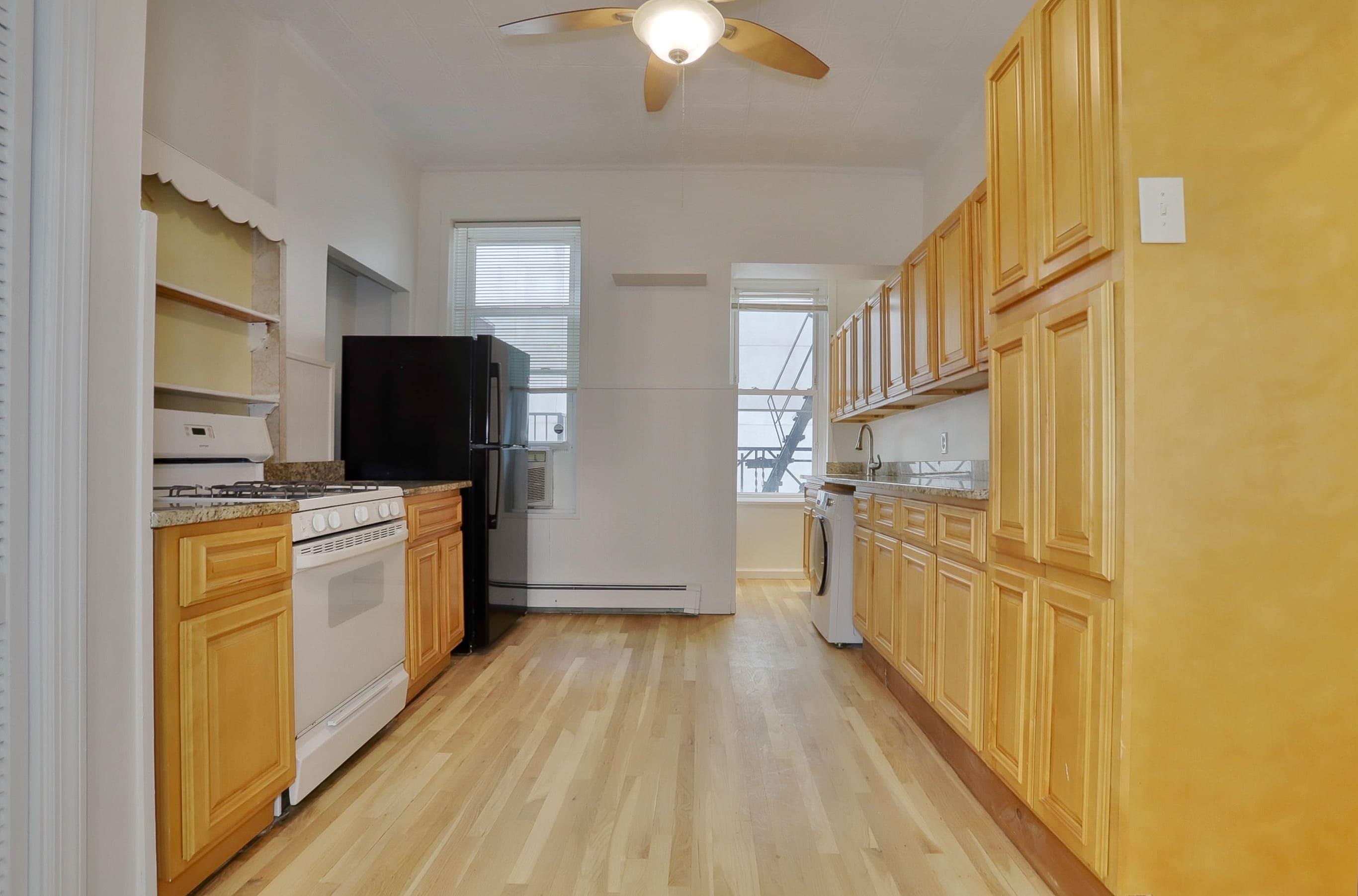 402 GRAND ST #202