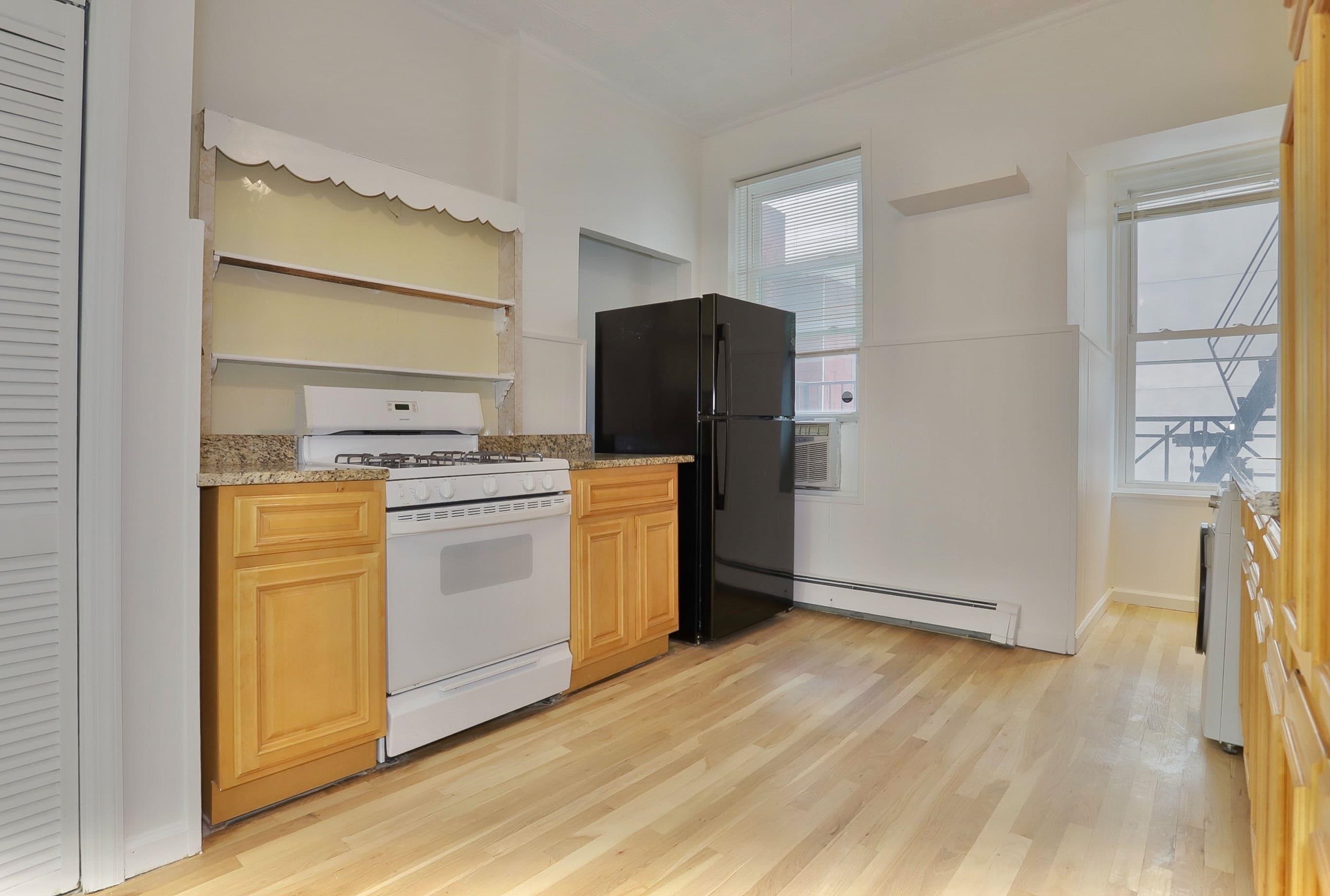 402 GRAND ST #202