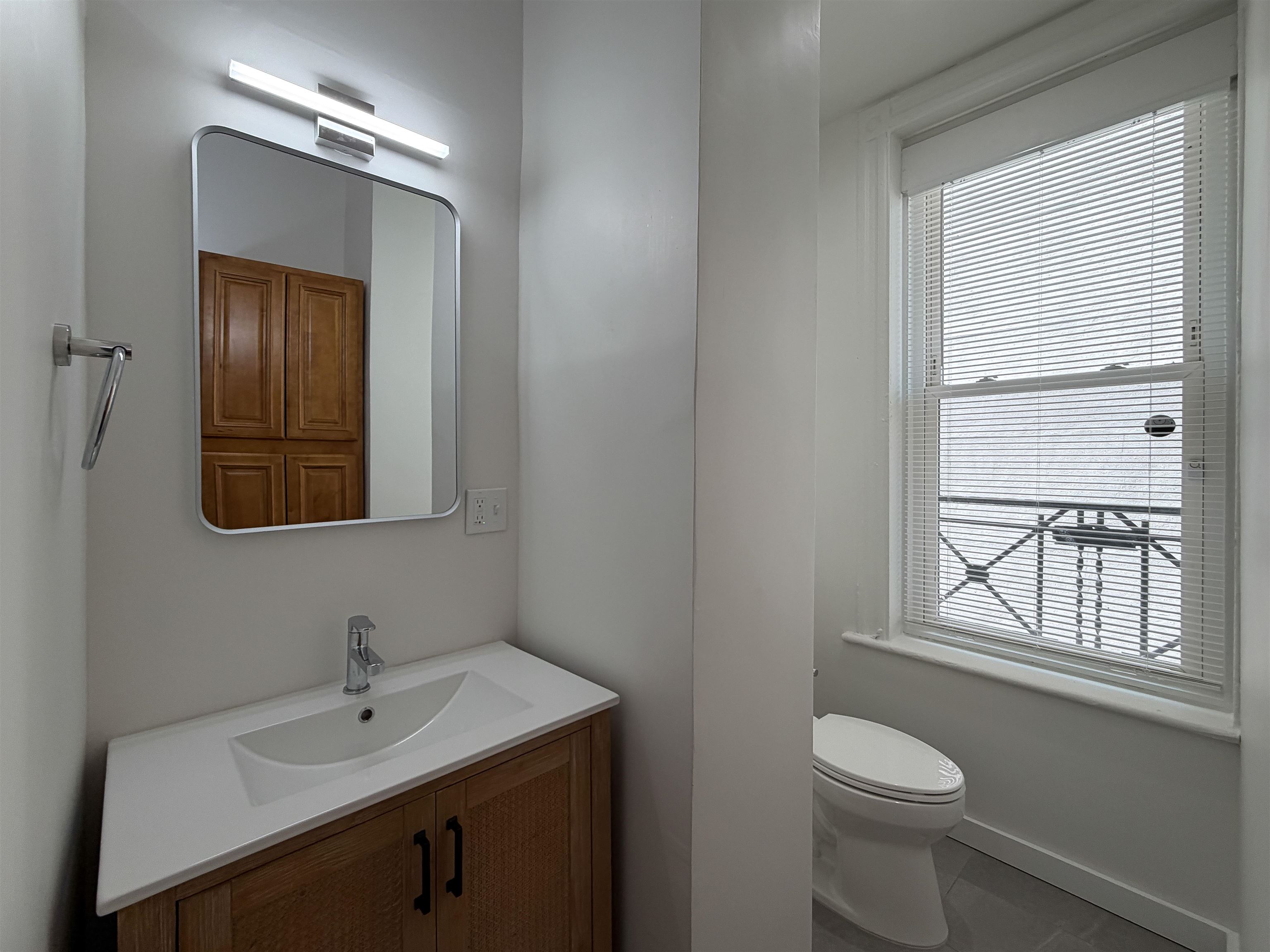 402 GRAND ST #202