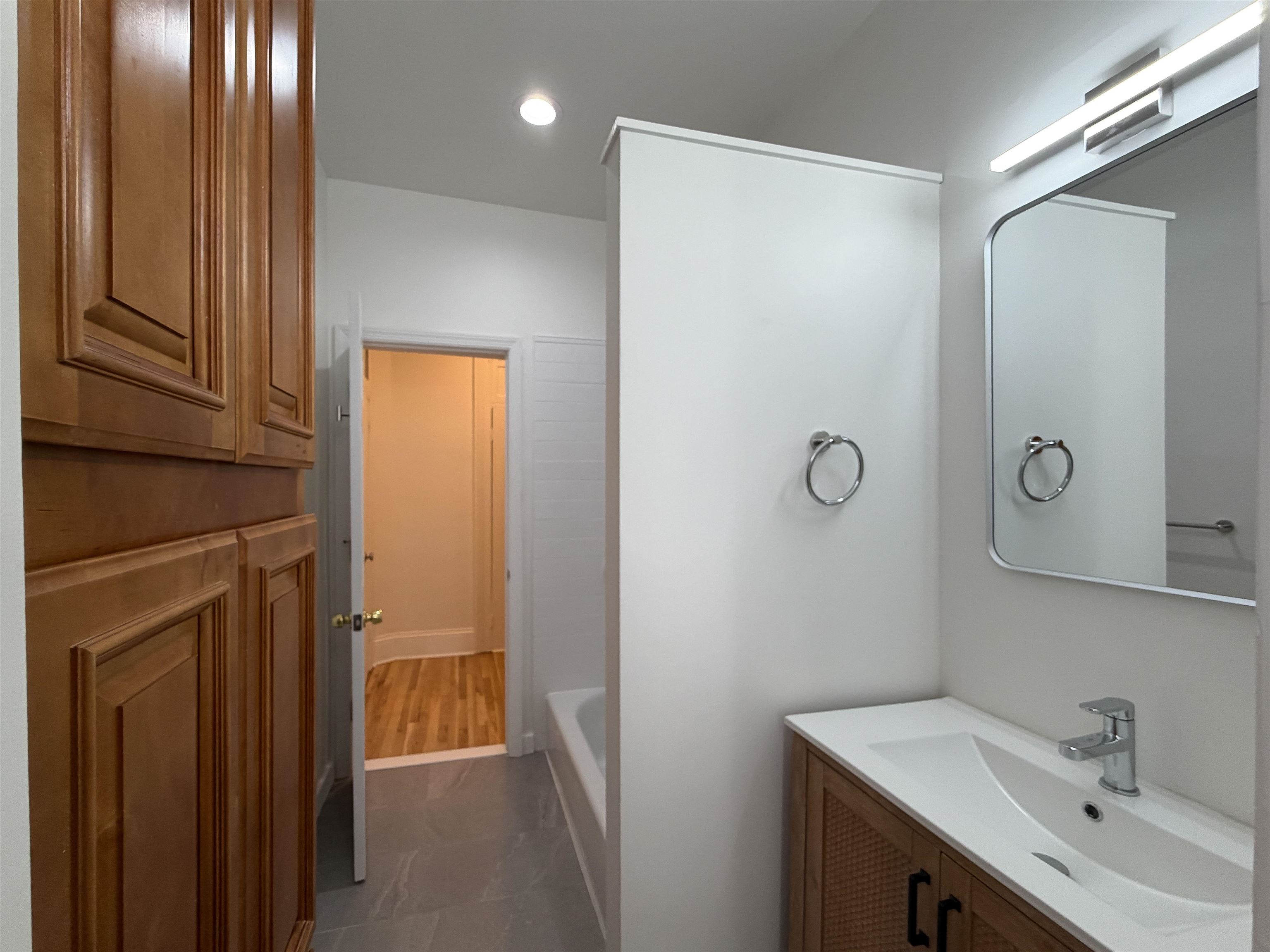 402 GRAND ST #202