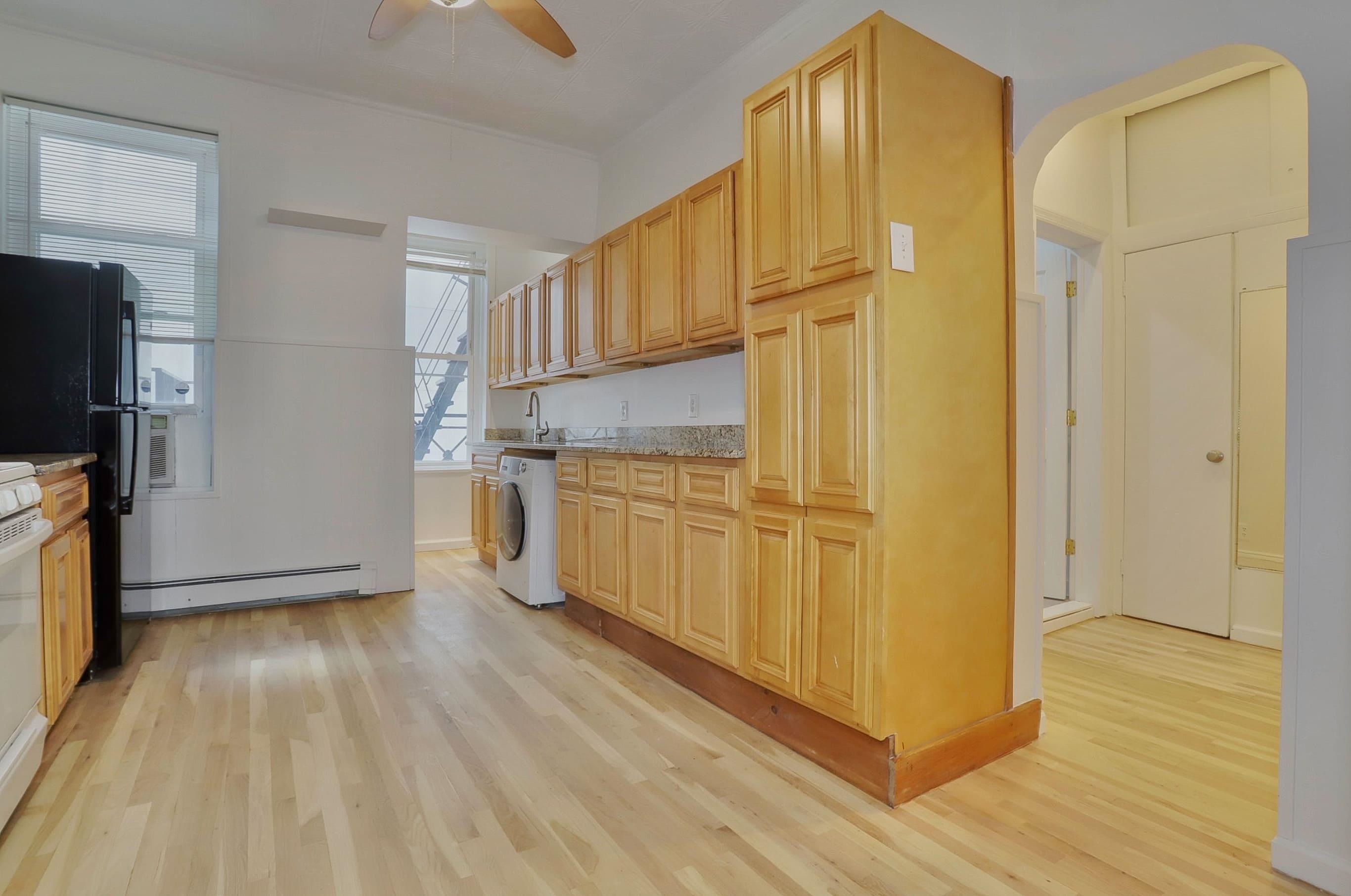 402 GRAND ST #202