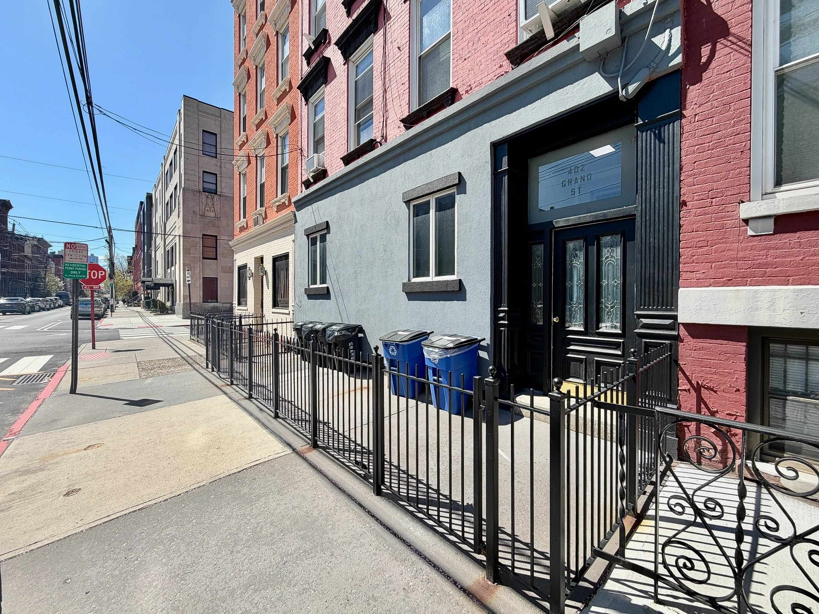 402 GRAND ST #202