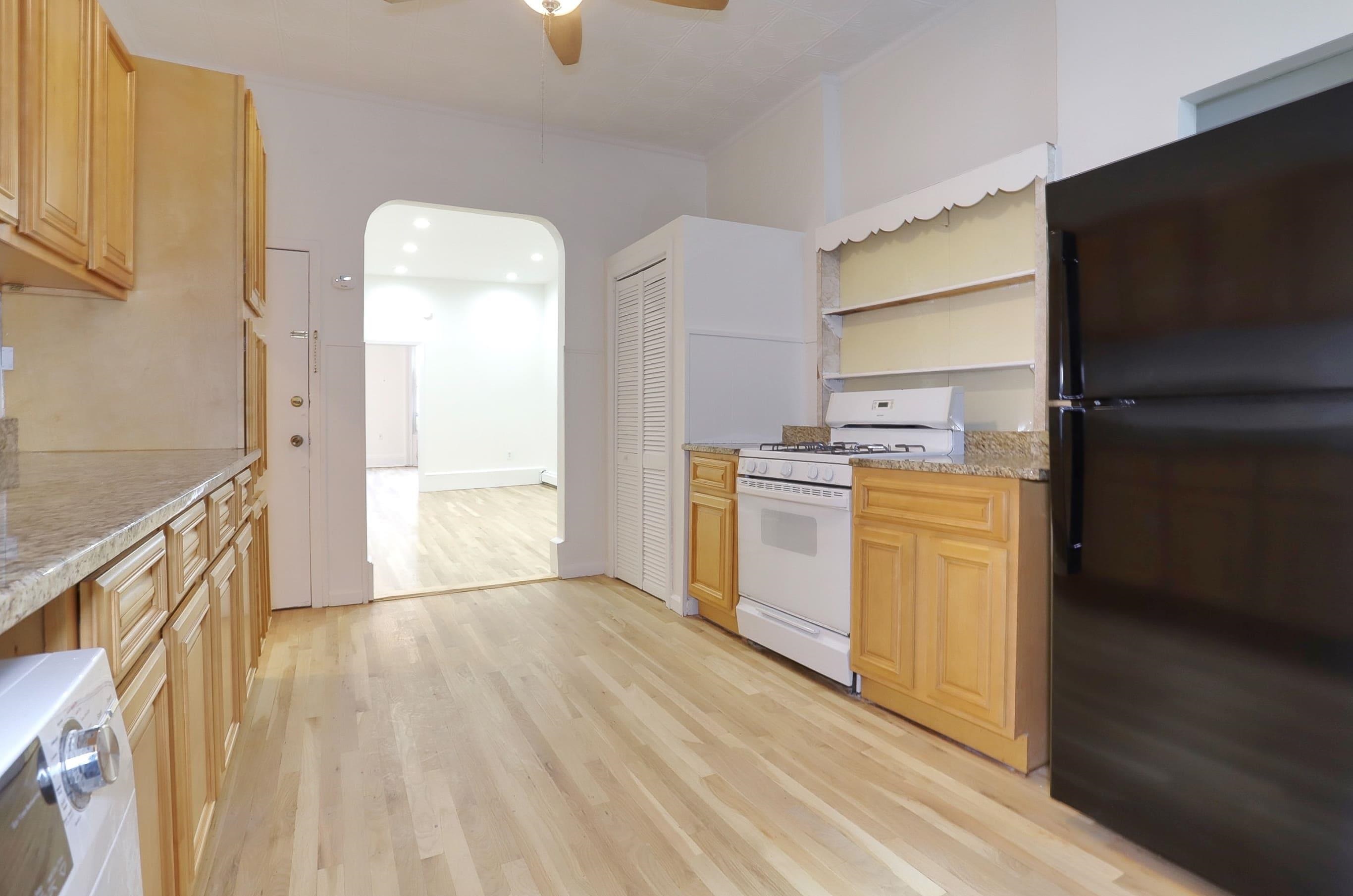 402 GRAND ST #202