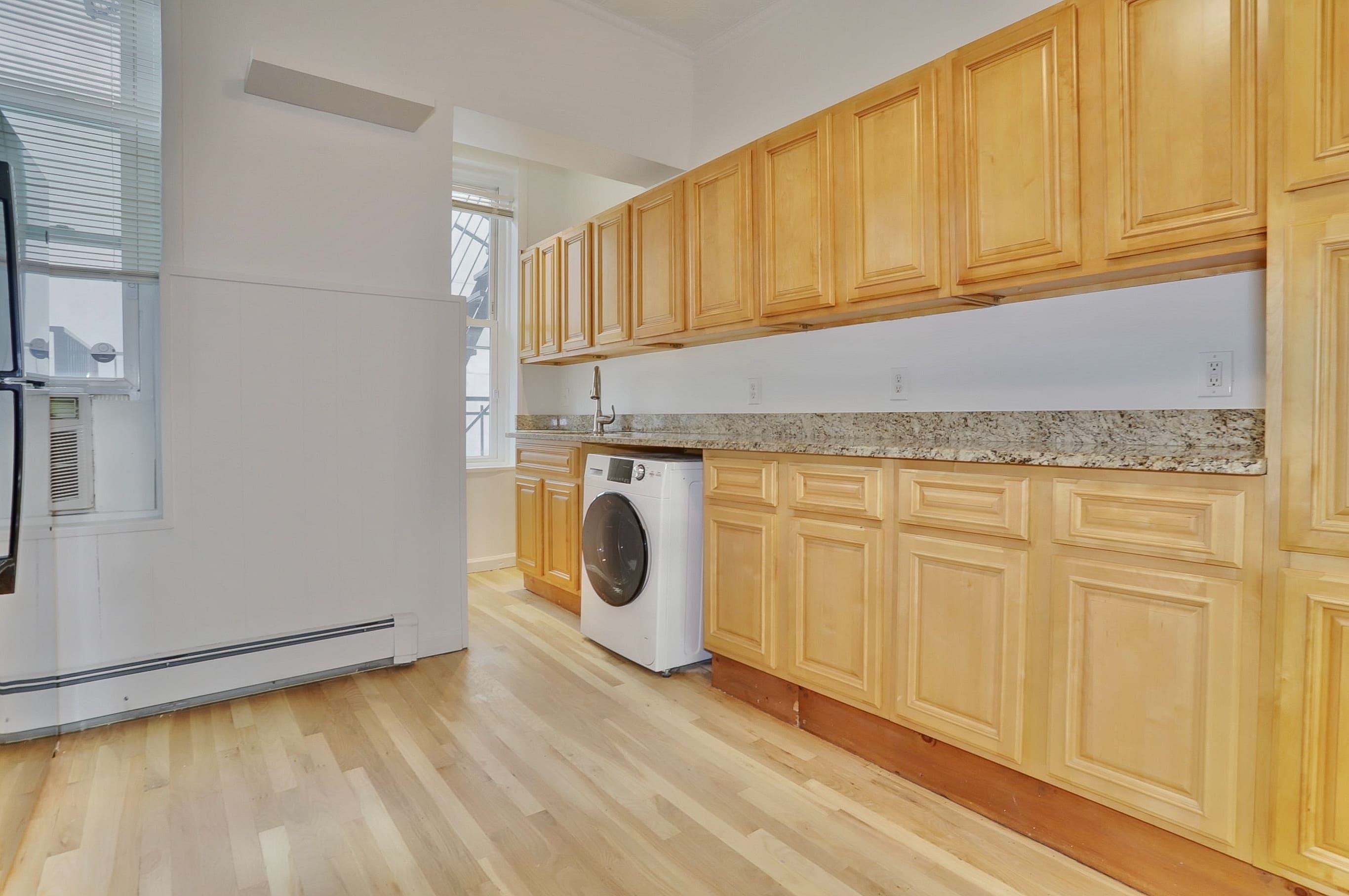 402 GRAND ST #202