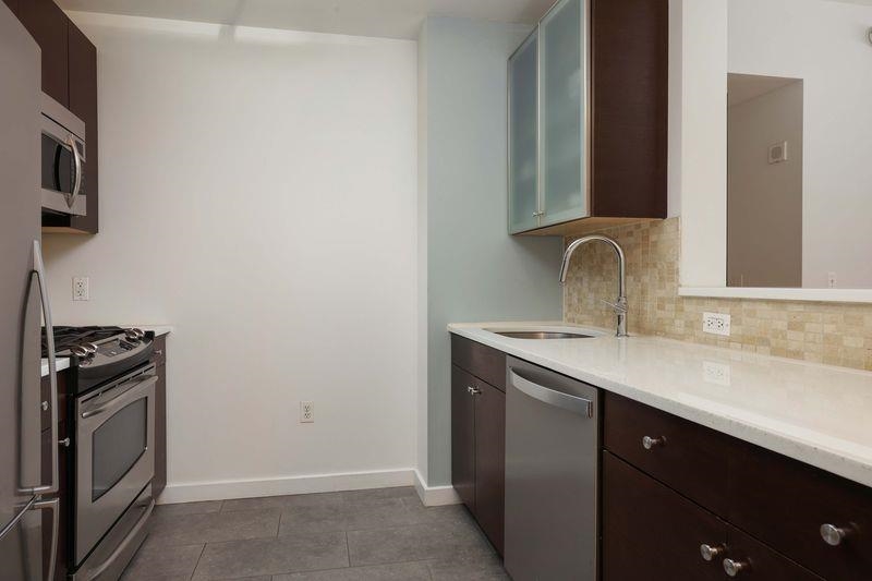 232 PAVONIA AVE #312