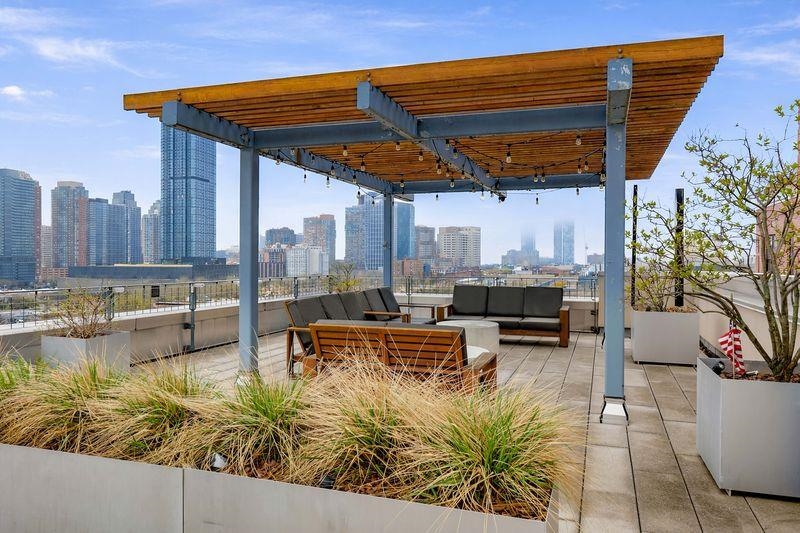 232 PAVONIA AVE #312