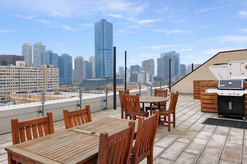 232 PAVONIA AVE #312