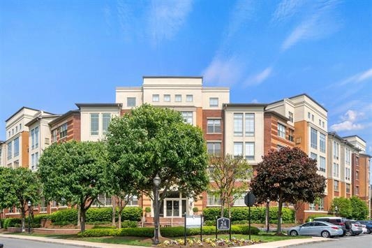 26 AVENUE AT PORT IMPERIAL #417