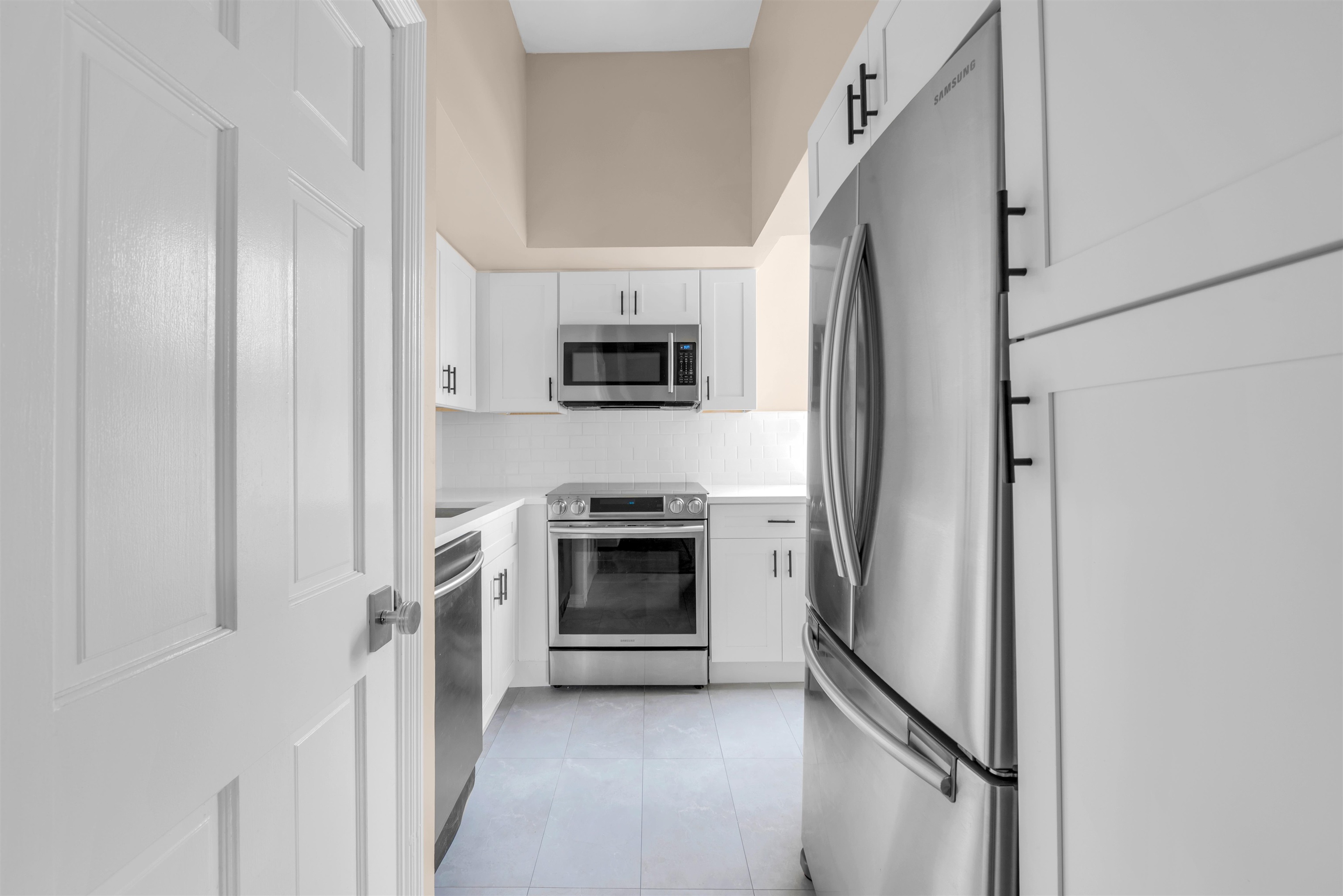 6816 BELLEVUE AVE #3A