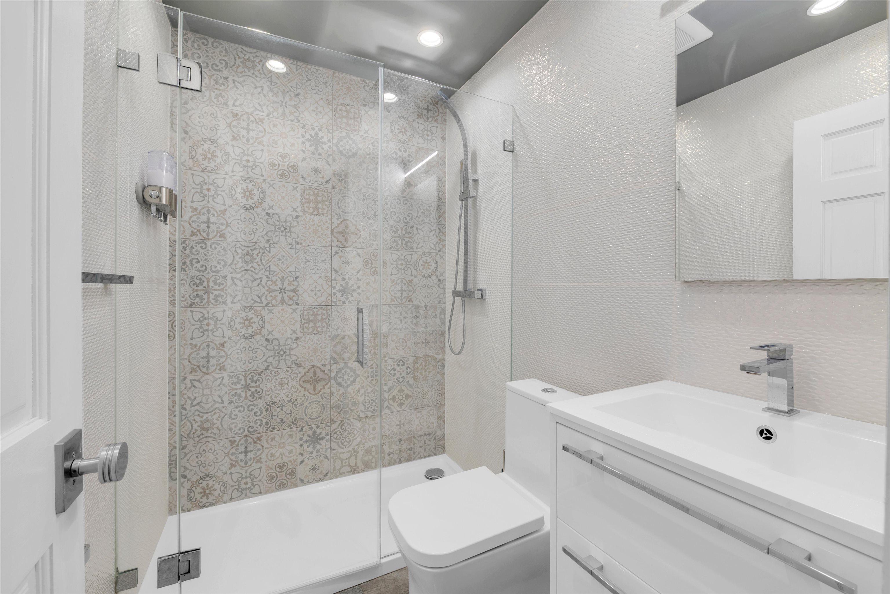6816 BELLEVUE AVE #3A