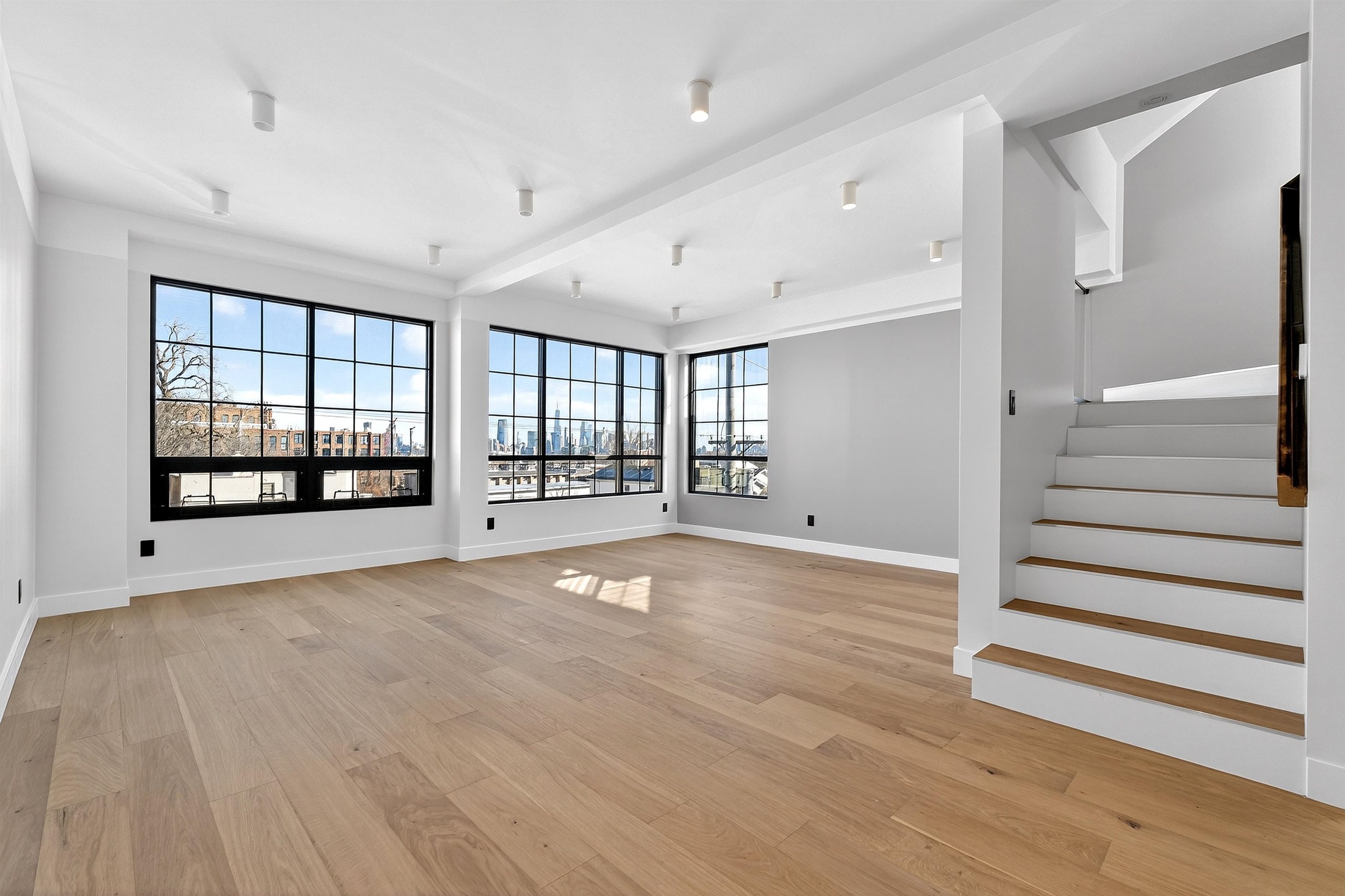 31 BAYVIEW AVE - Photo 3