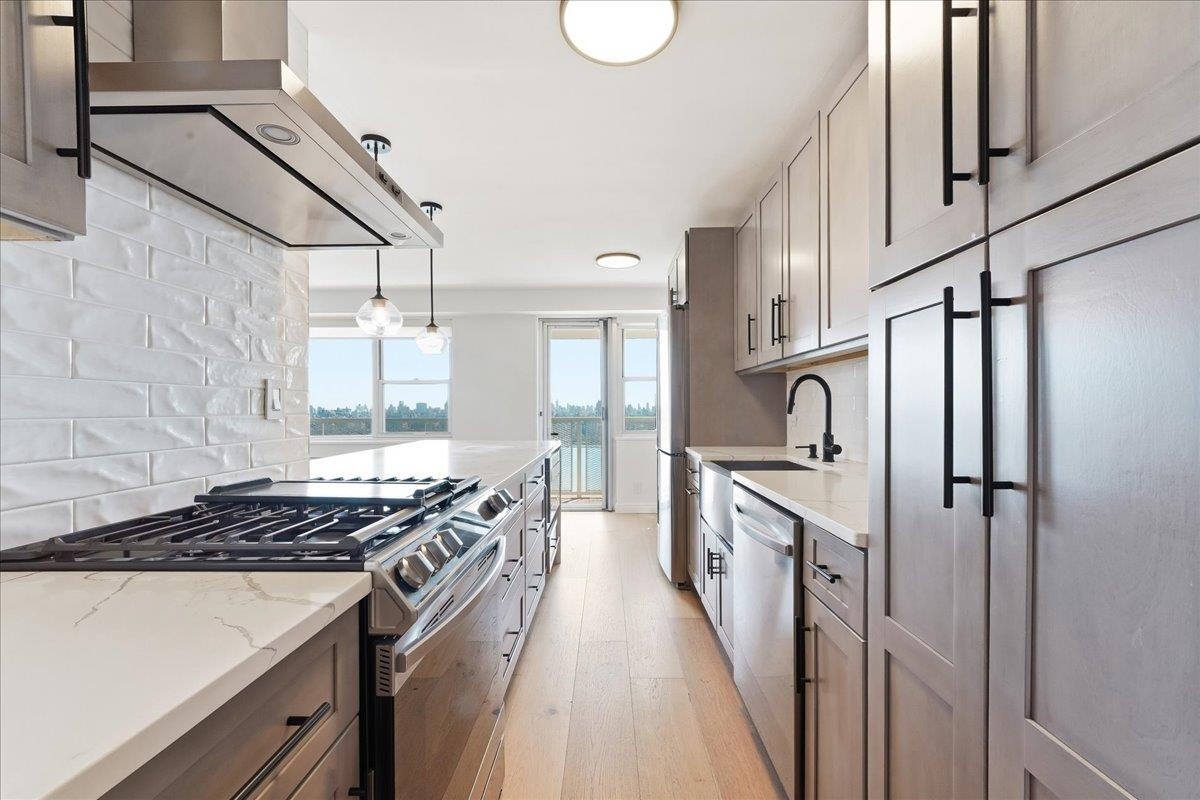 6600 BLVD EAST - Photo 3