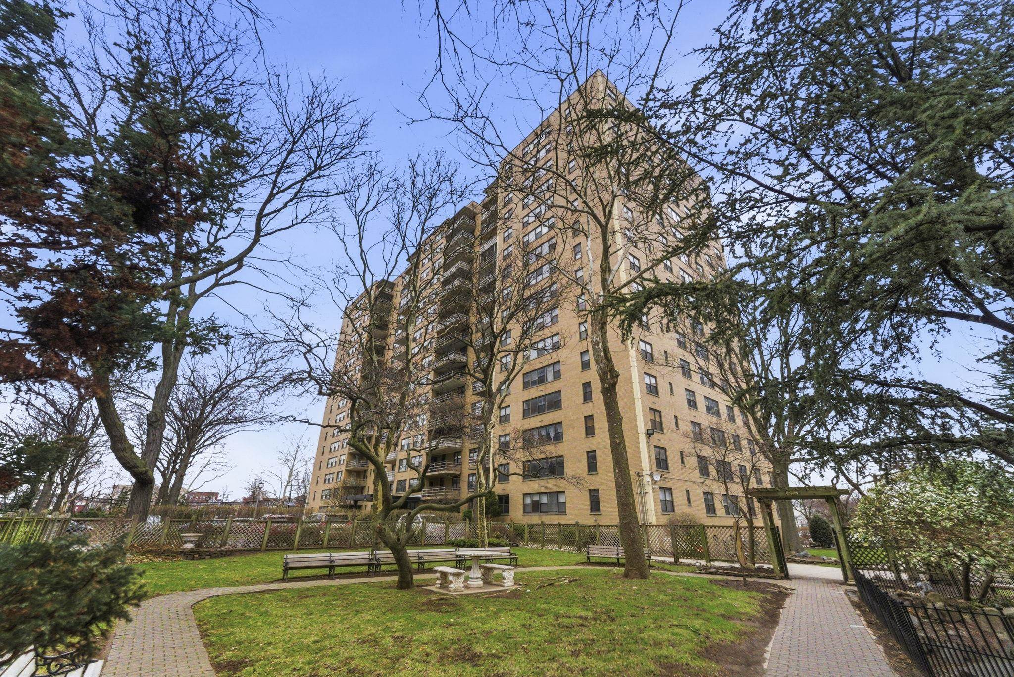 201 ST PAULS AVE #7B