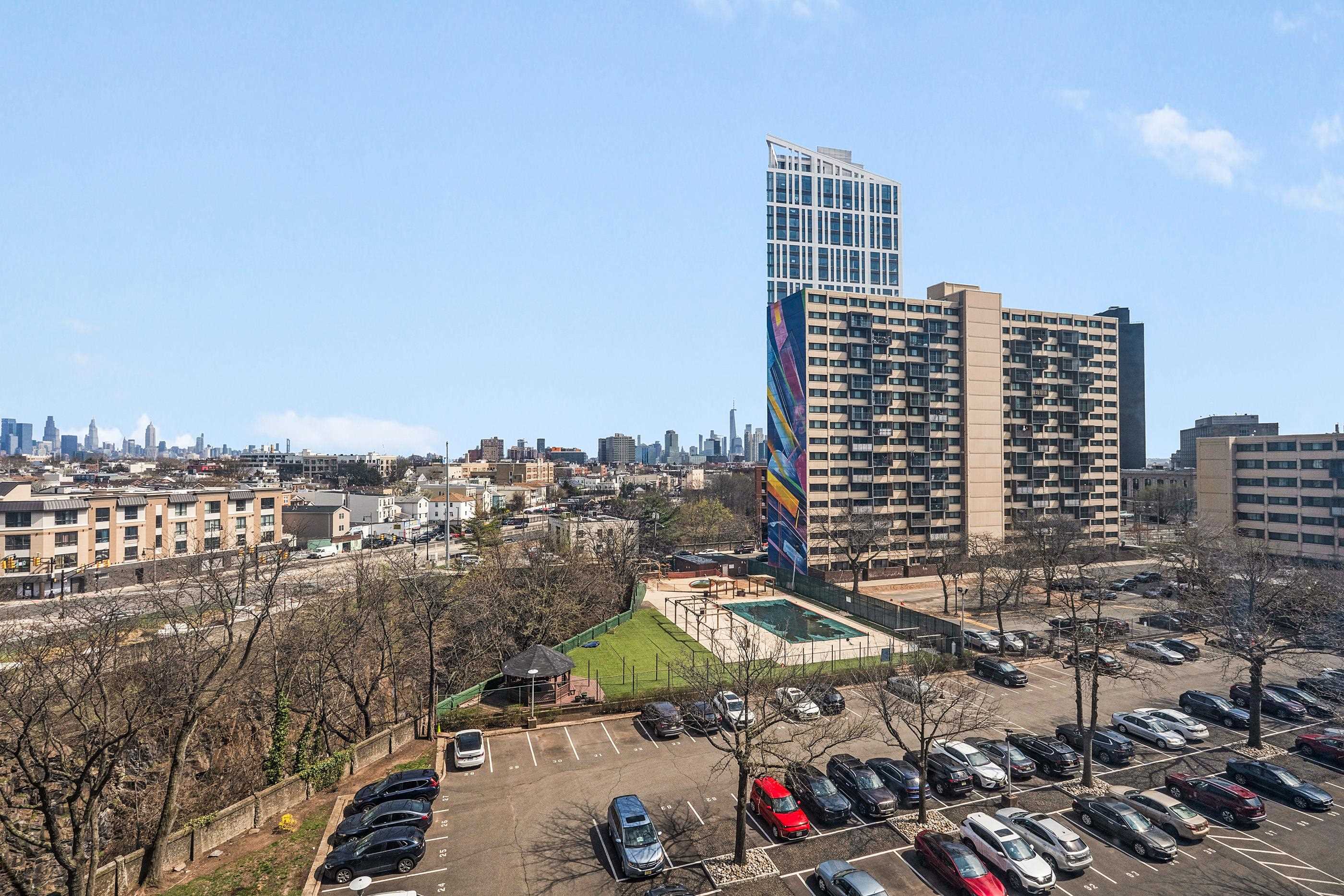 201 ST PAULS AVE #7B