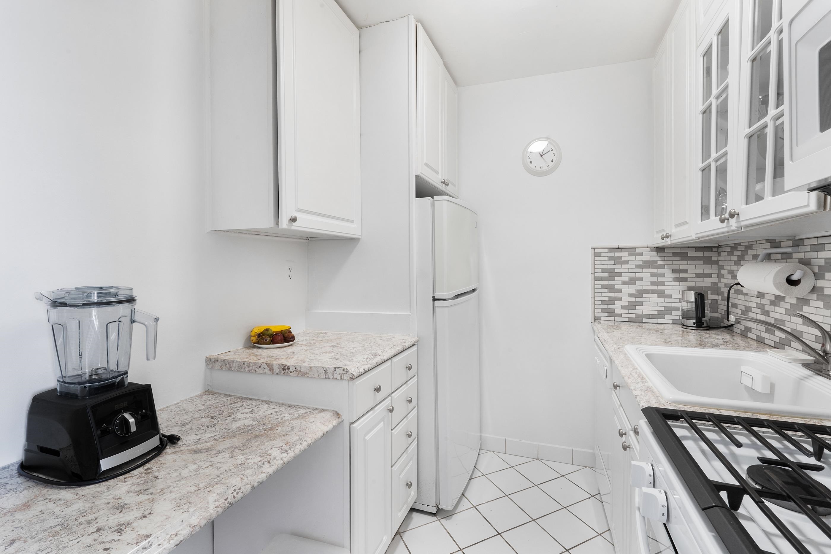 201 ST PAULS AVE #7B