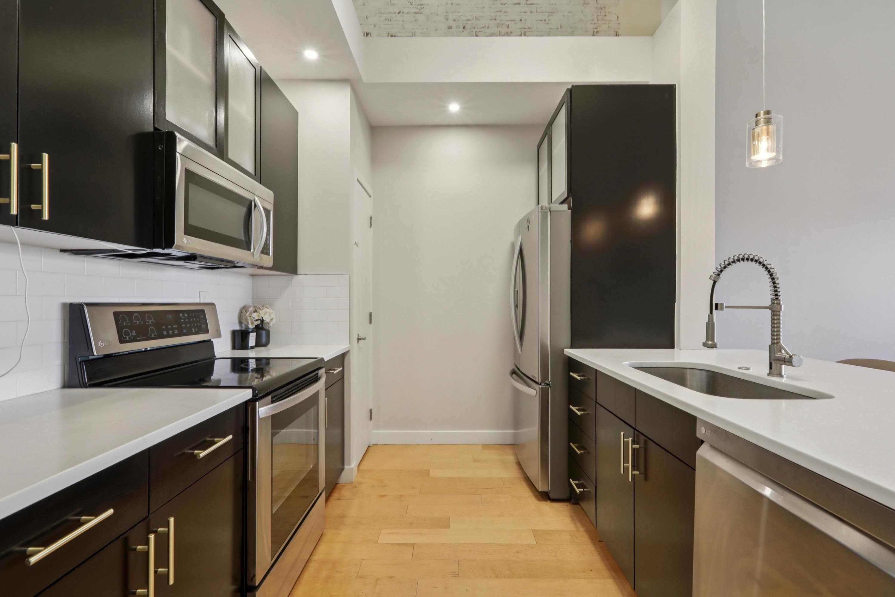 24 AVENUE AT PORT IMPERIAL - Photo 5