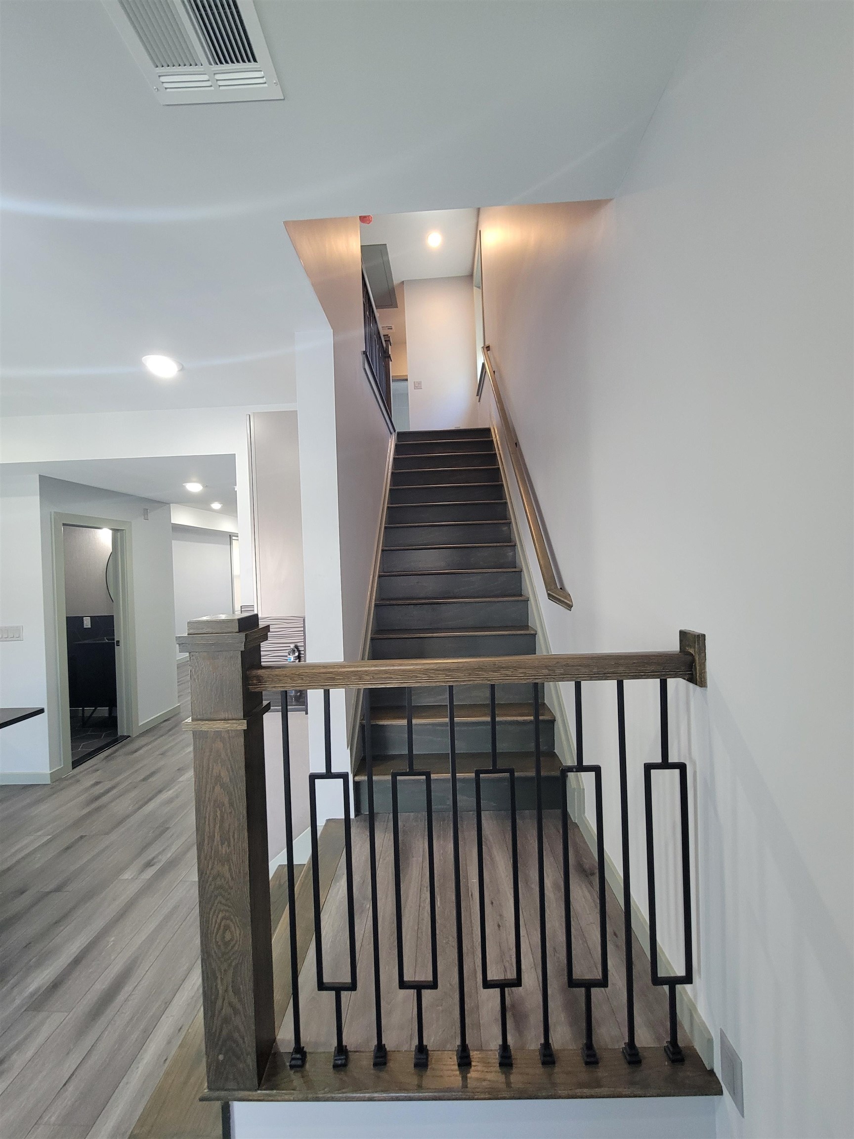 17 HARTLEY PL