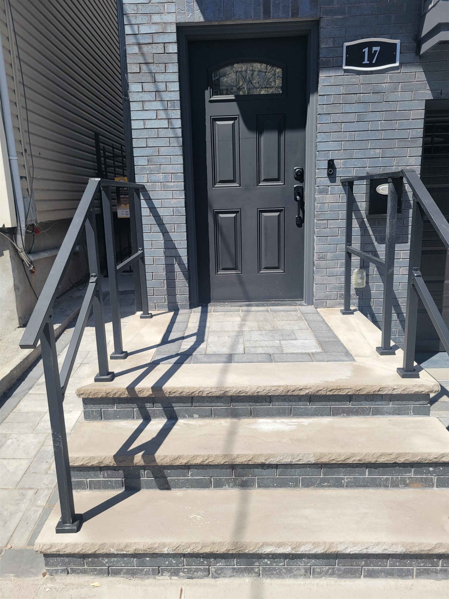 17 HARTLEY PL