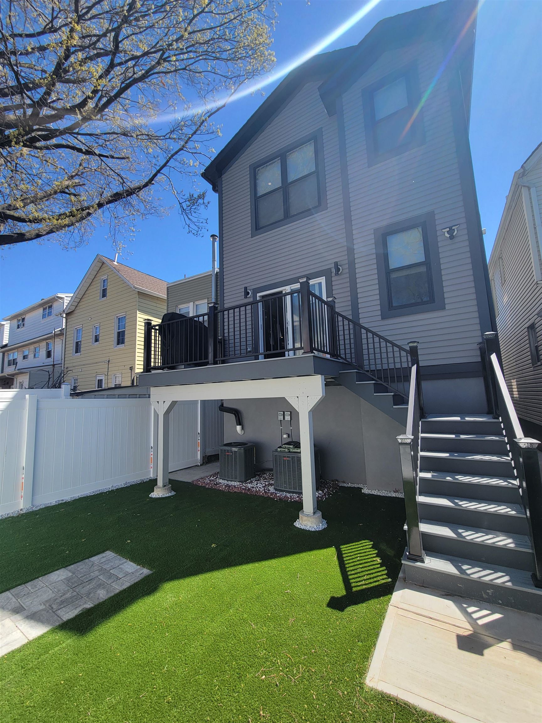 17 HARTLEY PL