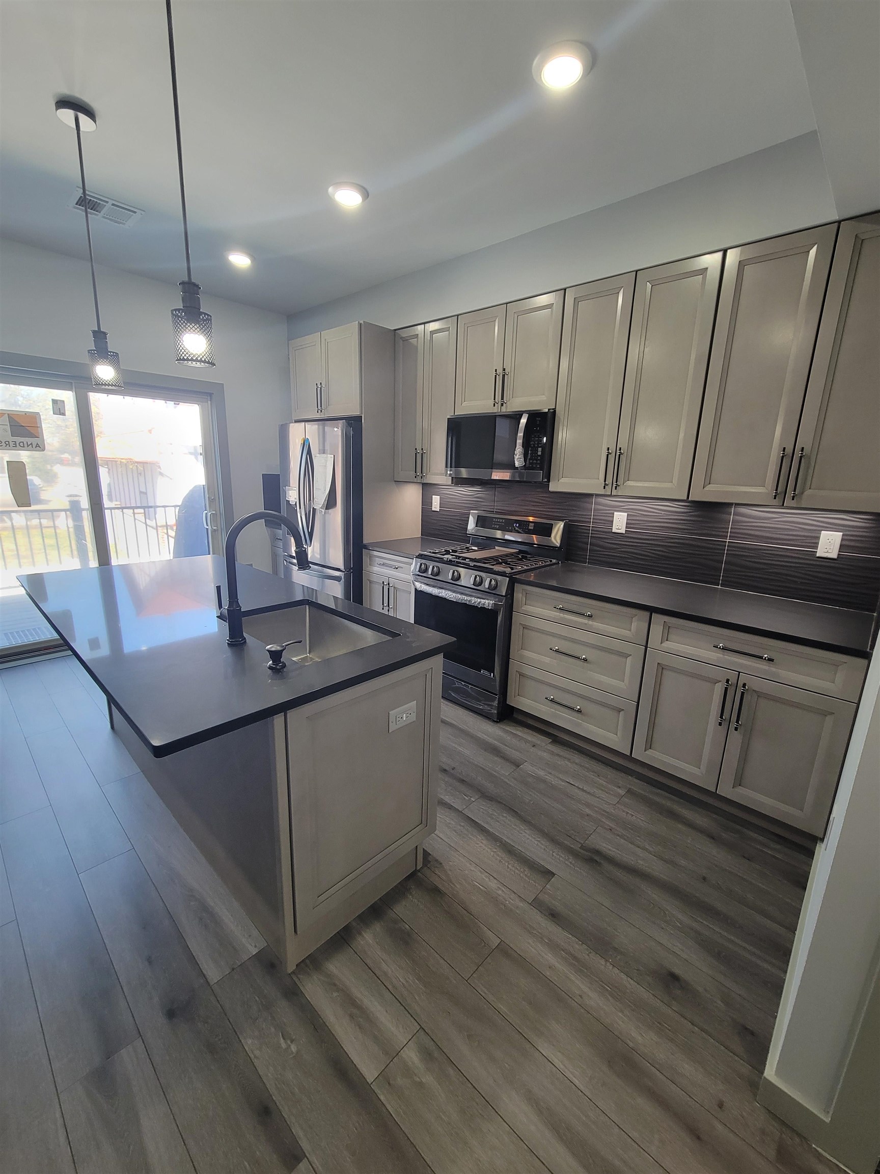 17 HARTLEY PL