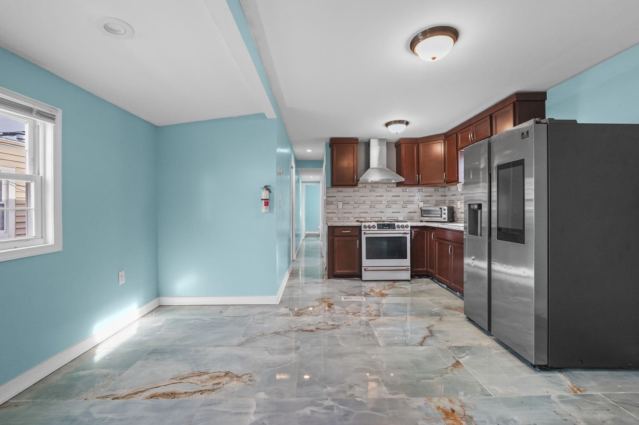 21 HELEN DR - Photo 1