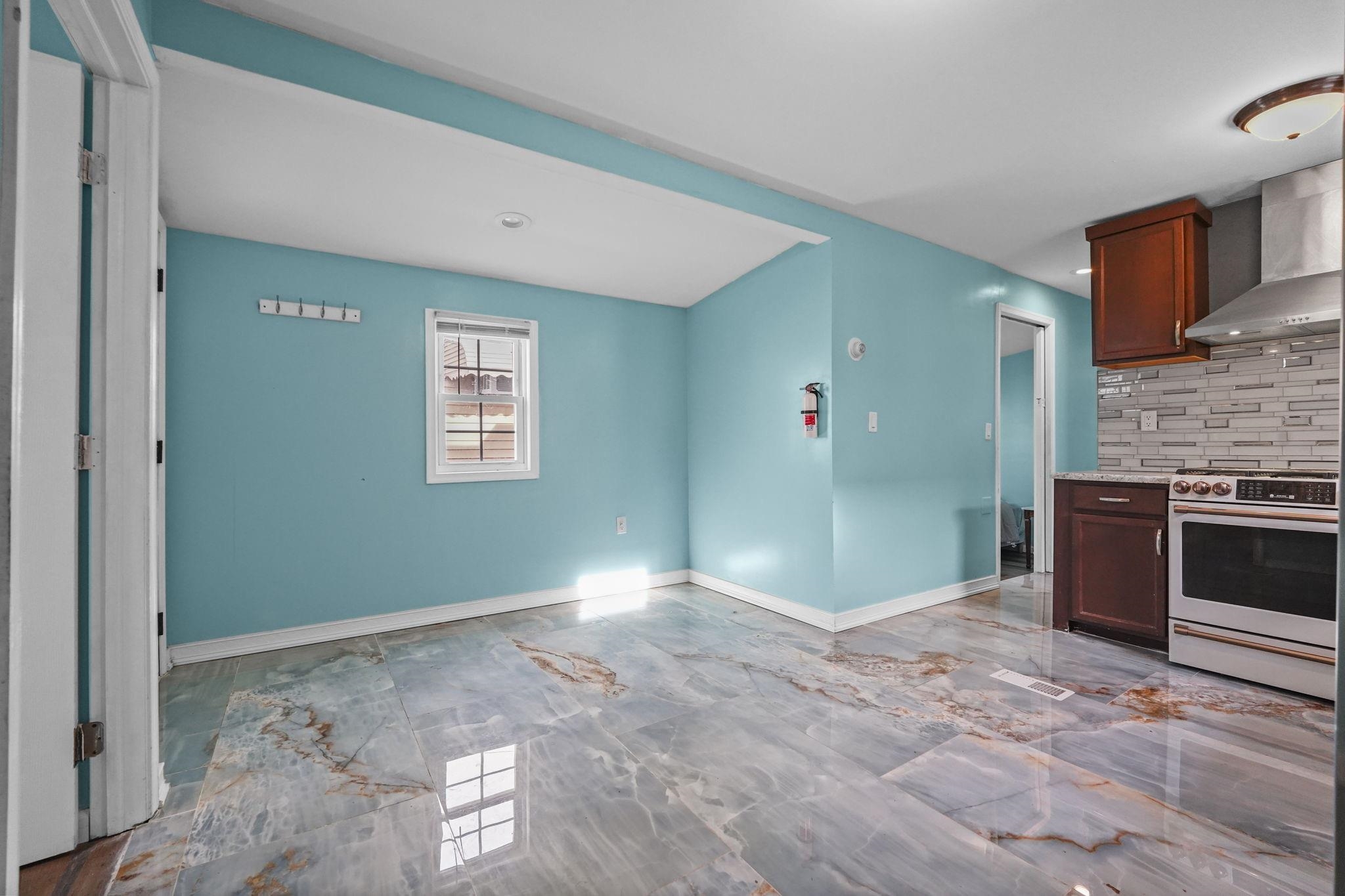 21 HELEN DR - Photo 2