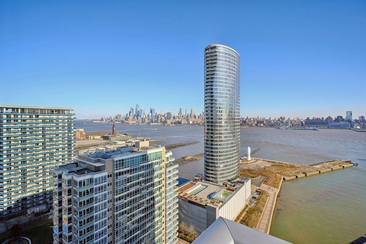 1 SHORE LANE #911