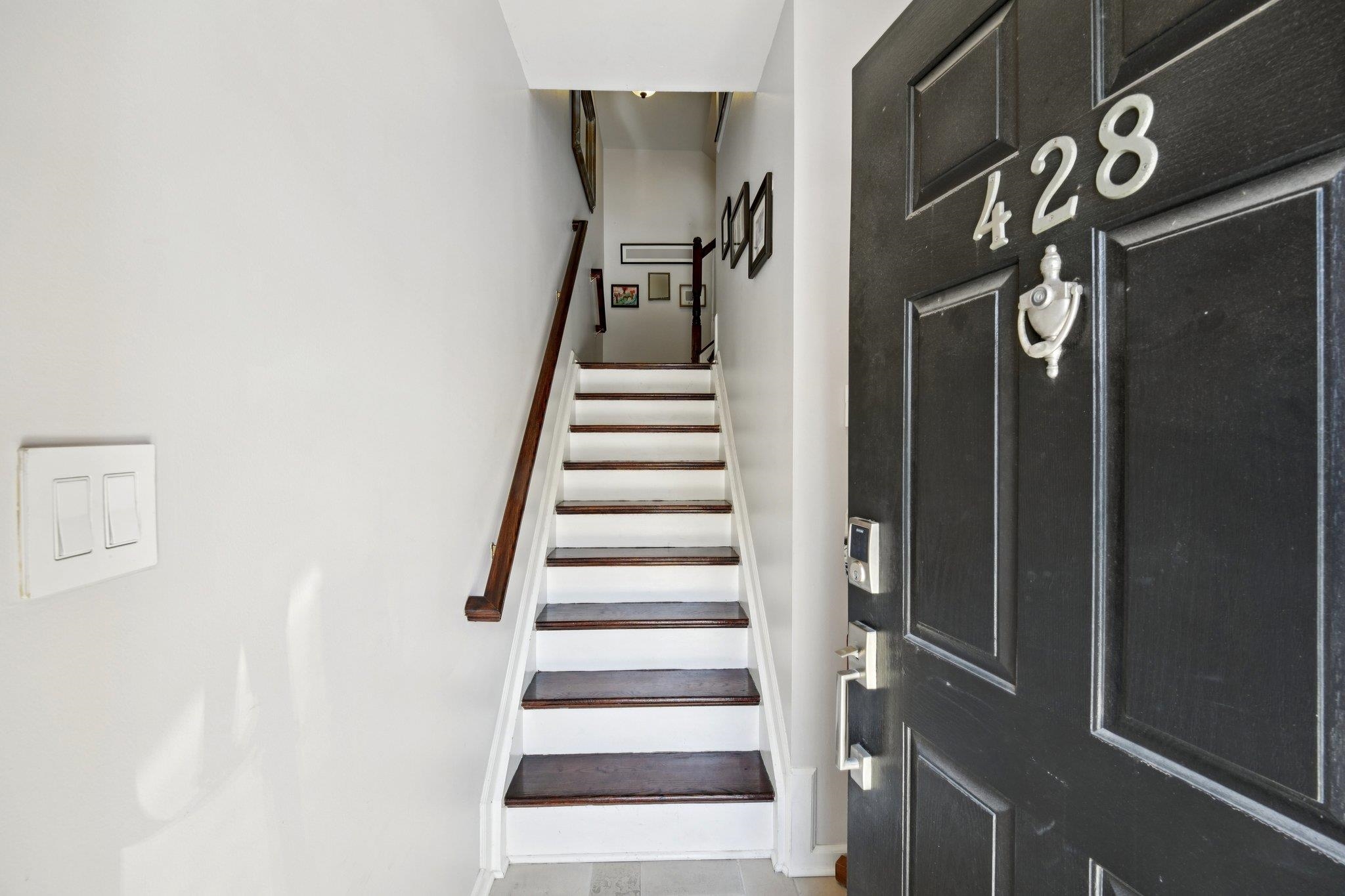 428 NEWBURGH CT - Photo 2