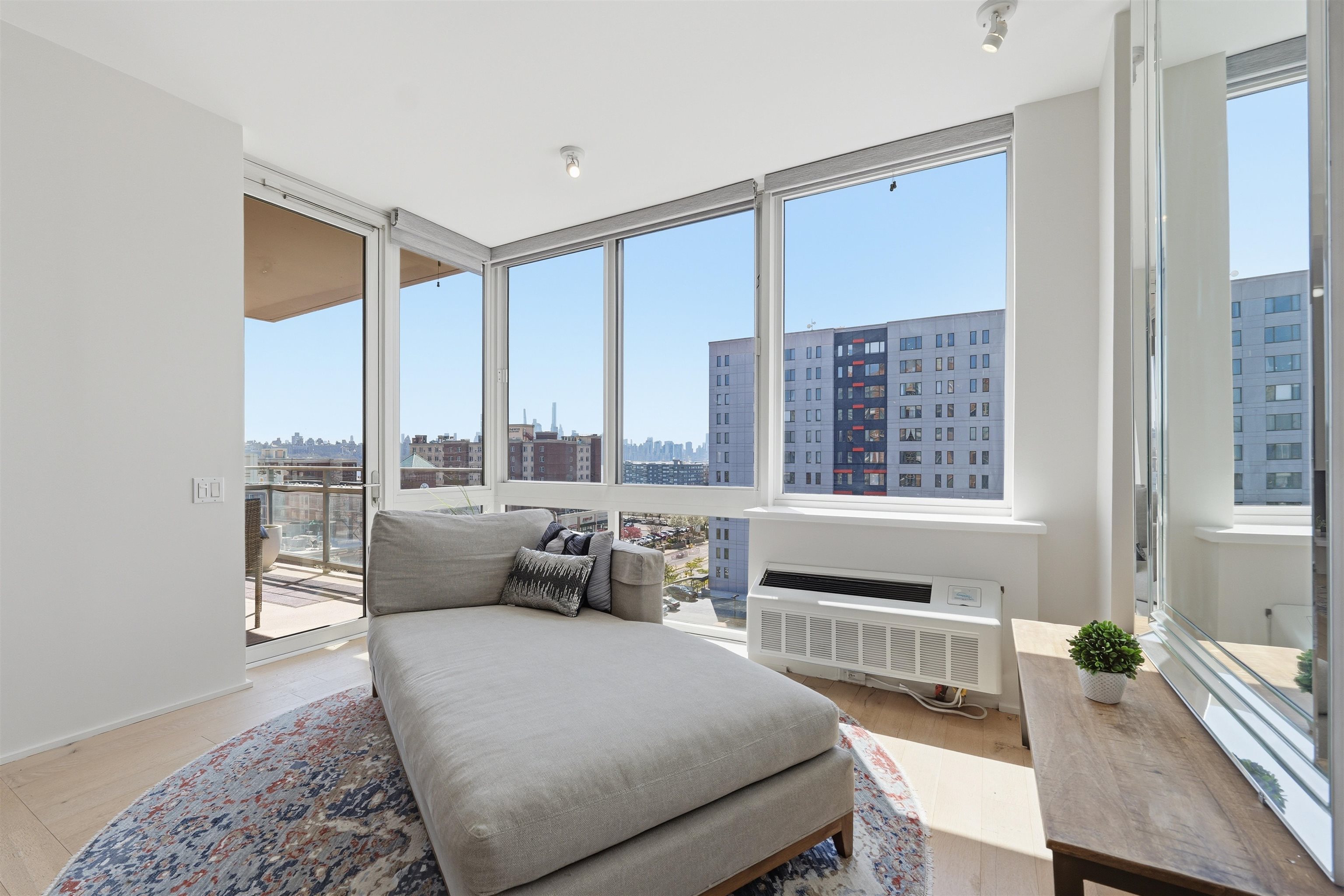 1008 HUDSON PARK - Photo 2