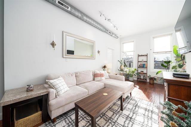 245 GRIFFITH ST - Photo 3