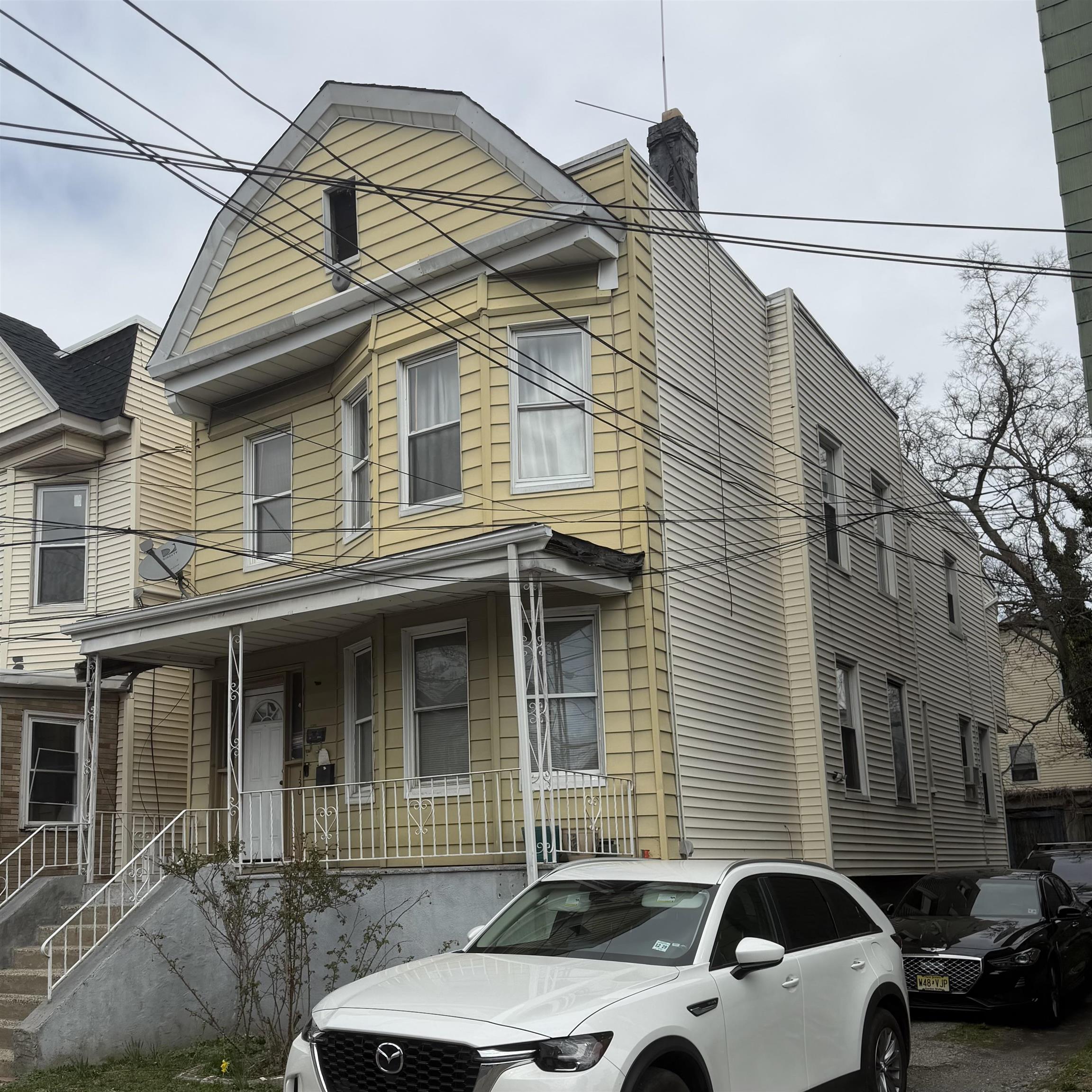 130 BAYVIEW AVE - Photo 1