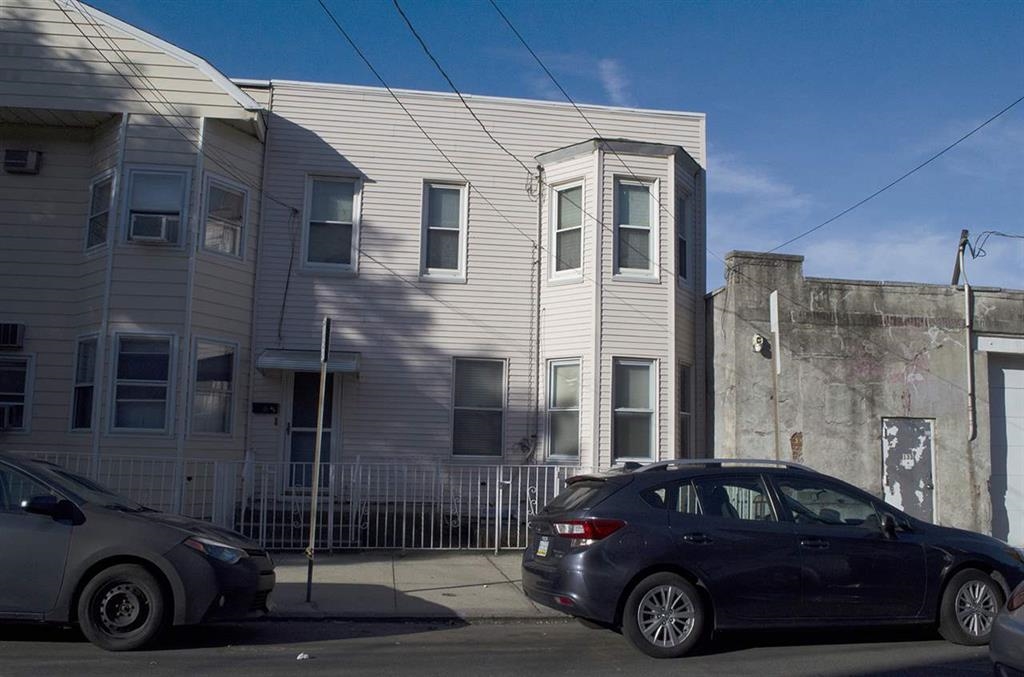 127 LOGAN AVE - Photo 2