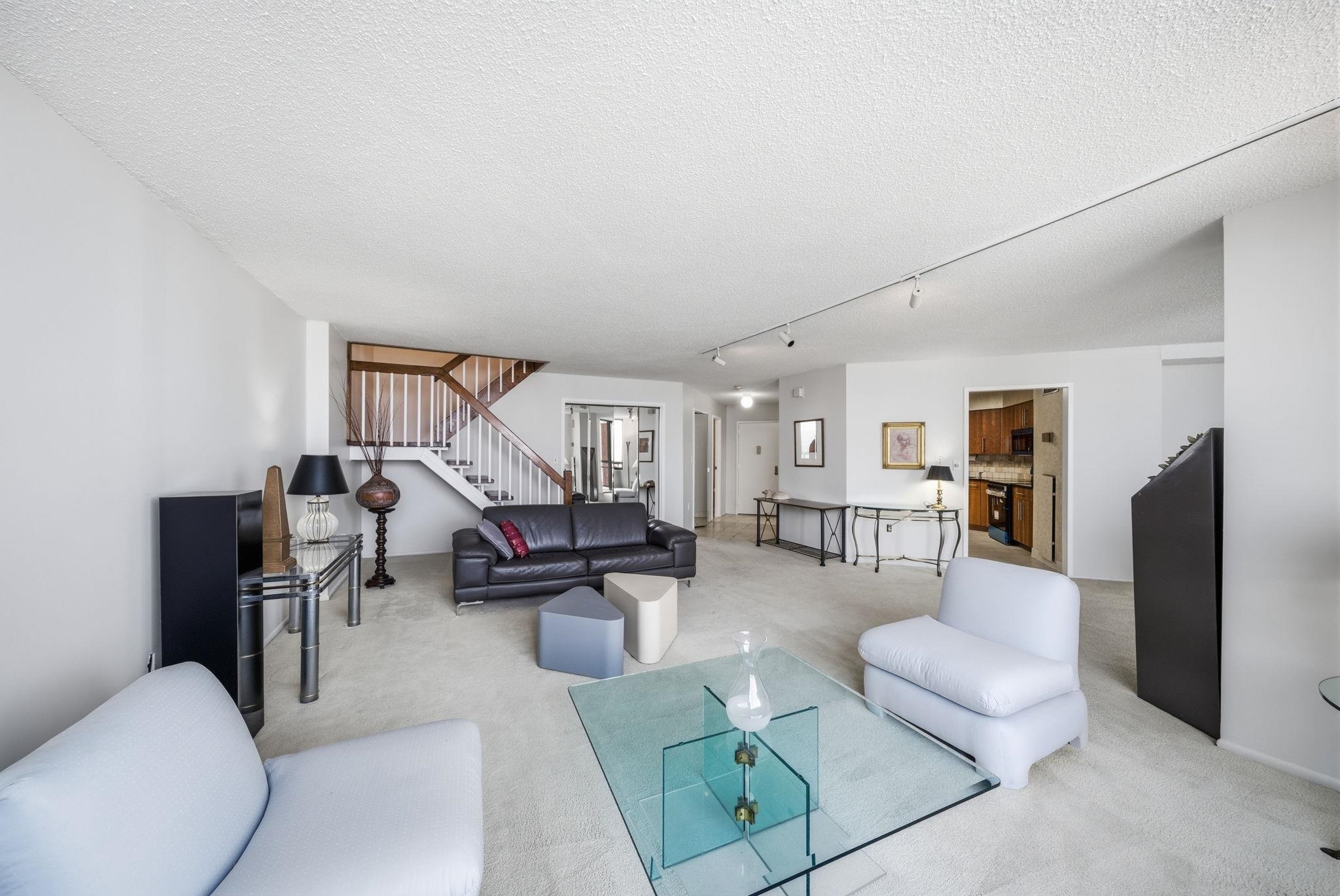 2103 HARMON COVE TOWER - Photo 2