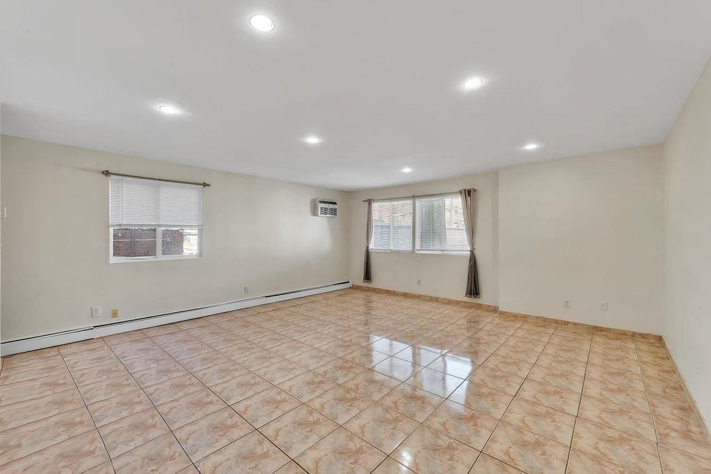 226 49TH ST - Photo 4