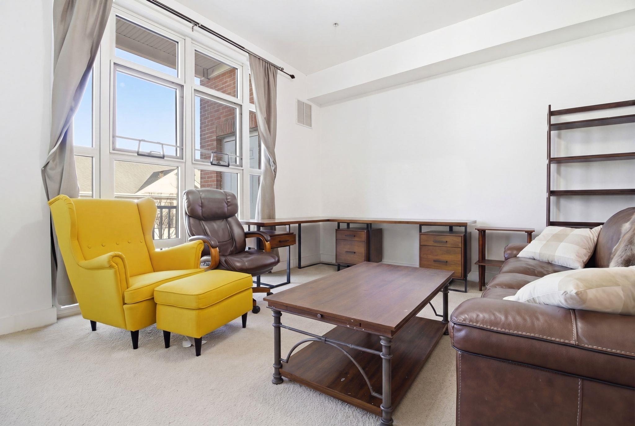 3 GREENWICH DR - Photo 2