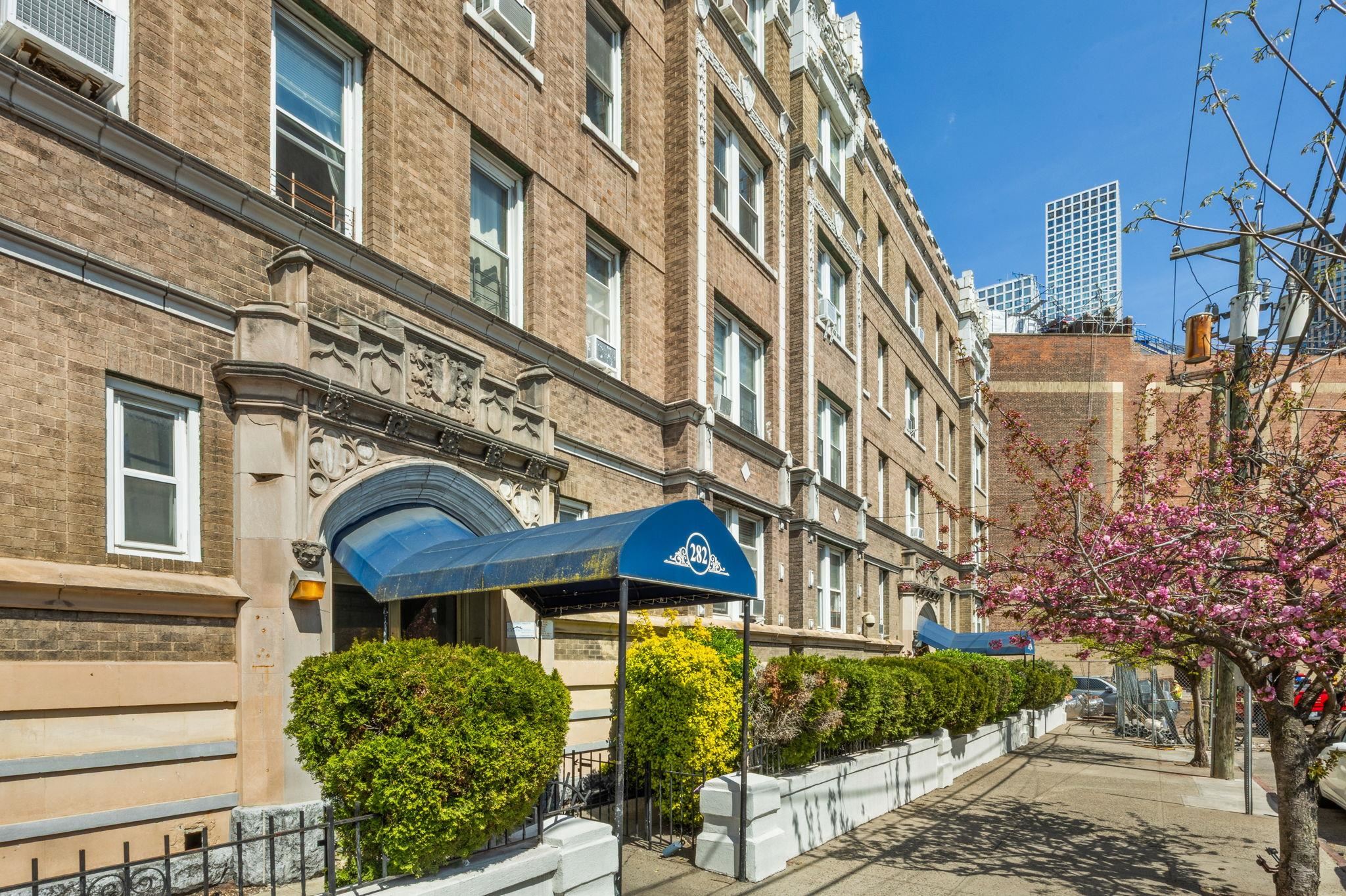 282 MAGNOLIA AVE #9