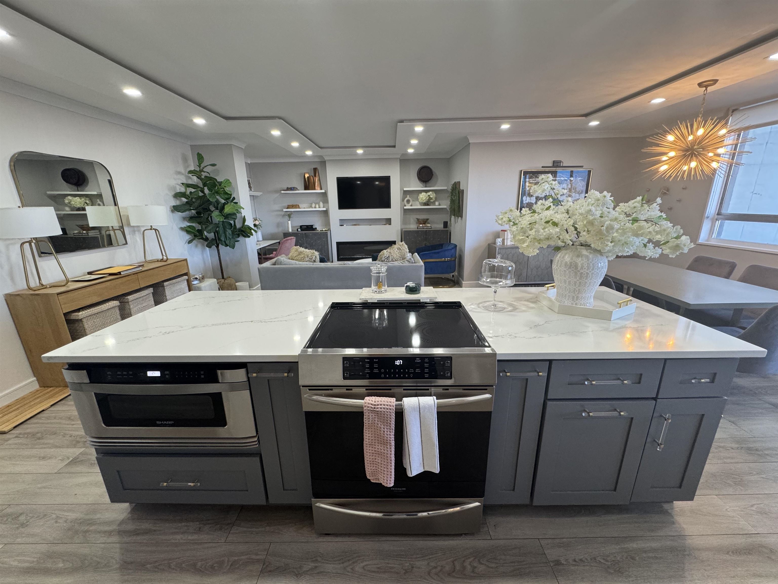 100 MANHATTAN AVE - Photo 1